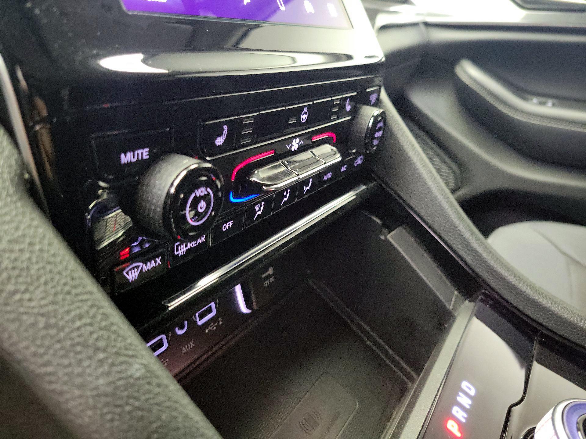 Thumbnail: 2023 Jeep Grand Cherokee - 16