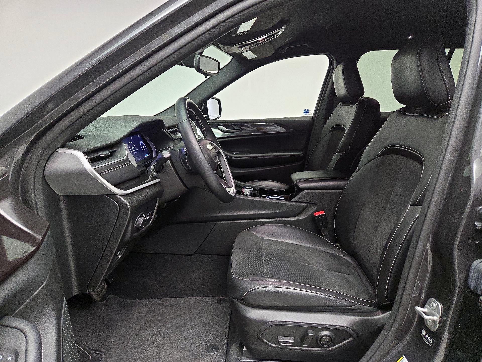 Thumbnail: 2022 Jeep Grand Cherokee - 11