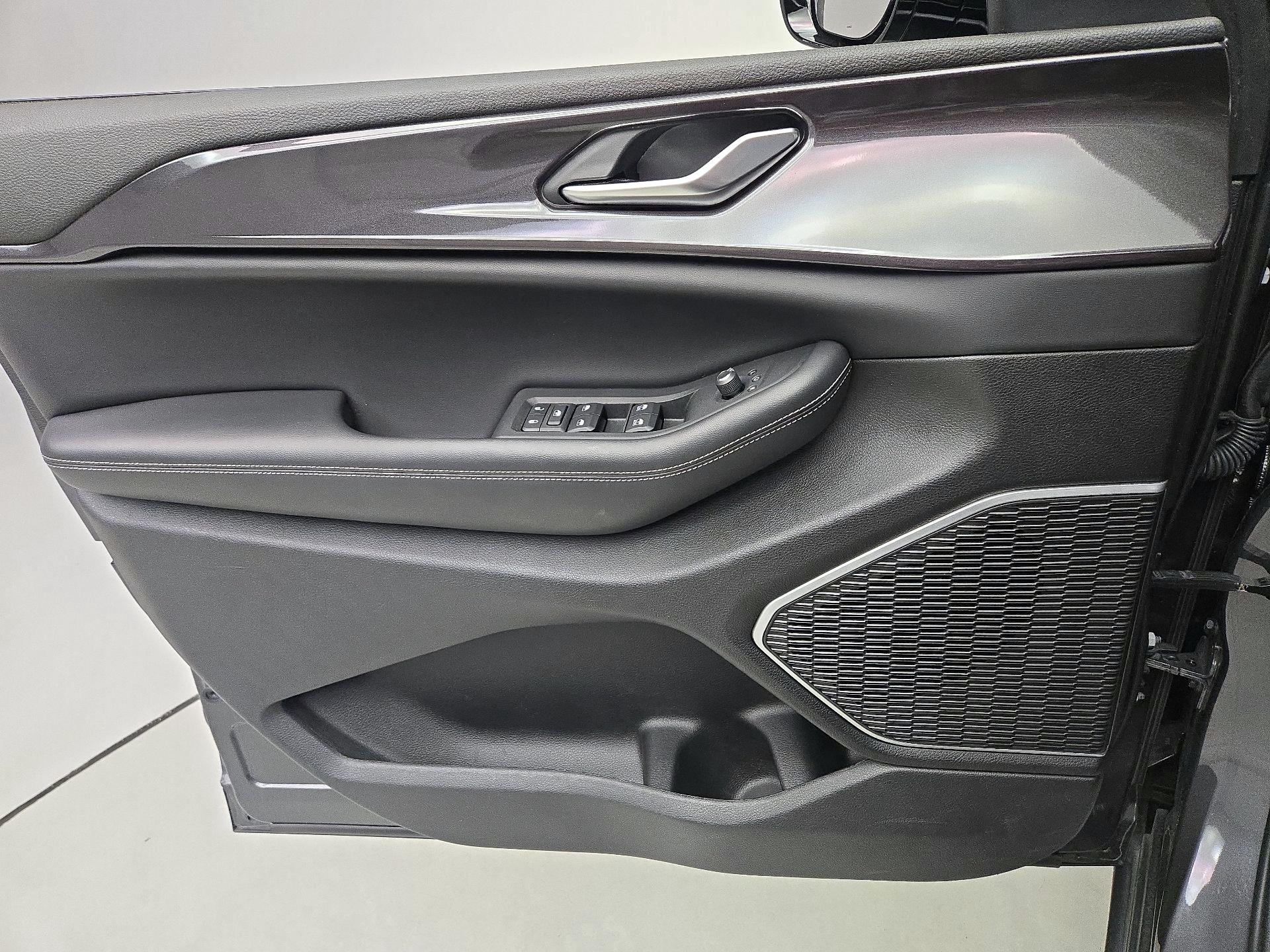 Thumbnail: 2022 Jeep Grand Cherokee - 12