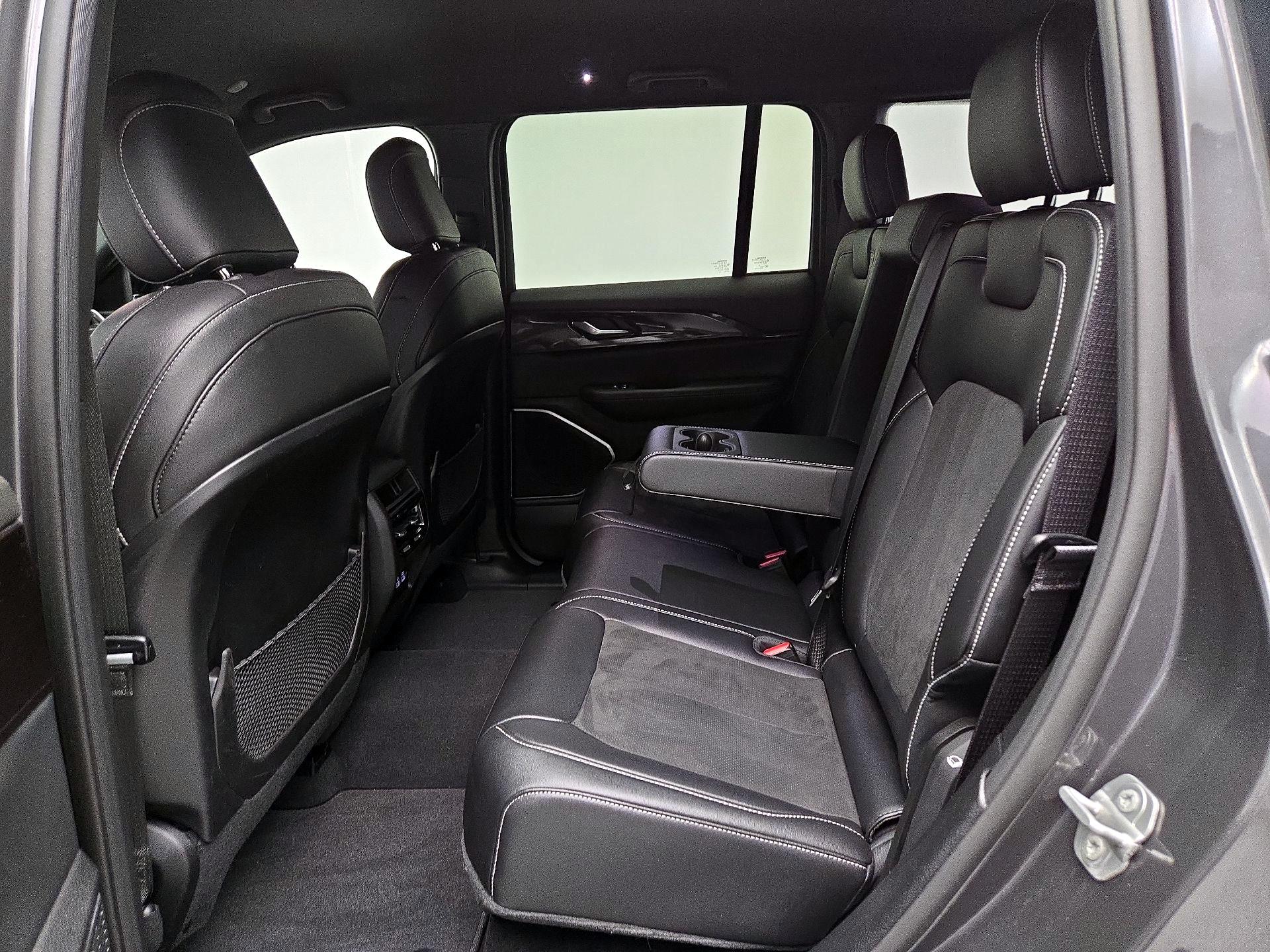 Thumbnail: 2022 Jeep Grand Cherokee - 19