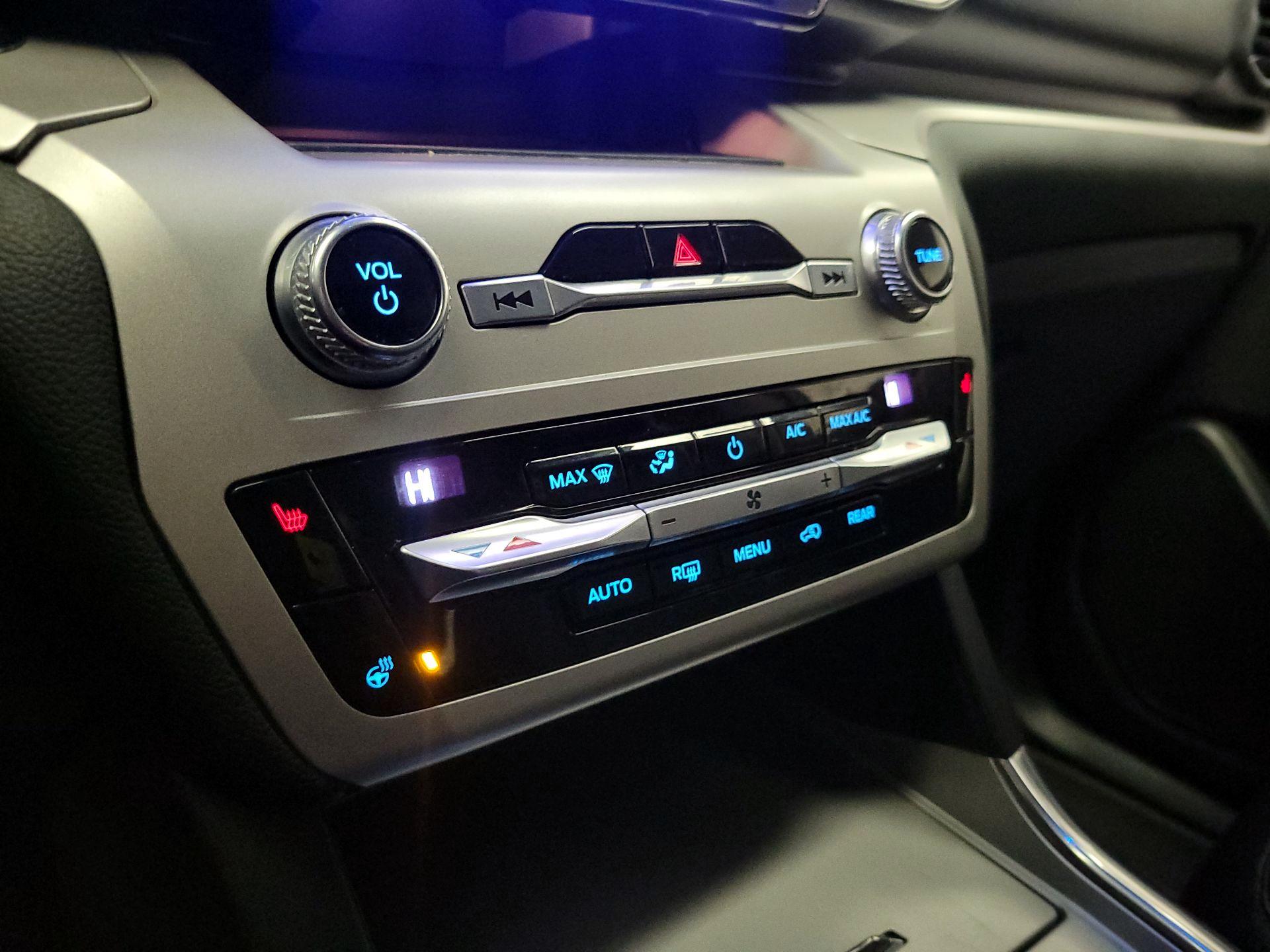 Thumbnail: 2021 Ford Explorer - 17