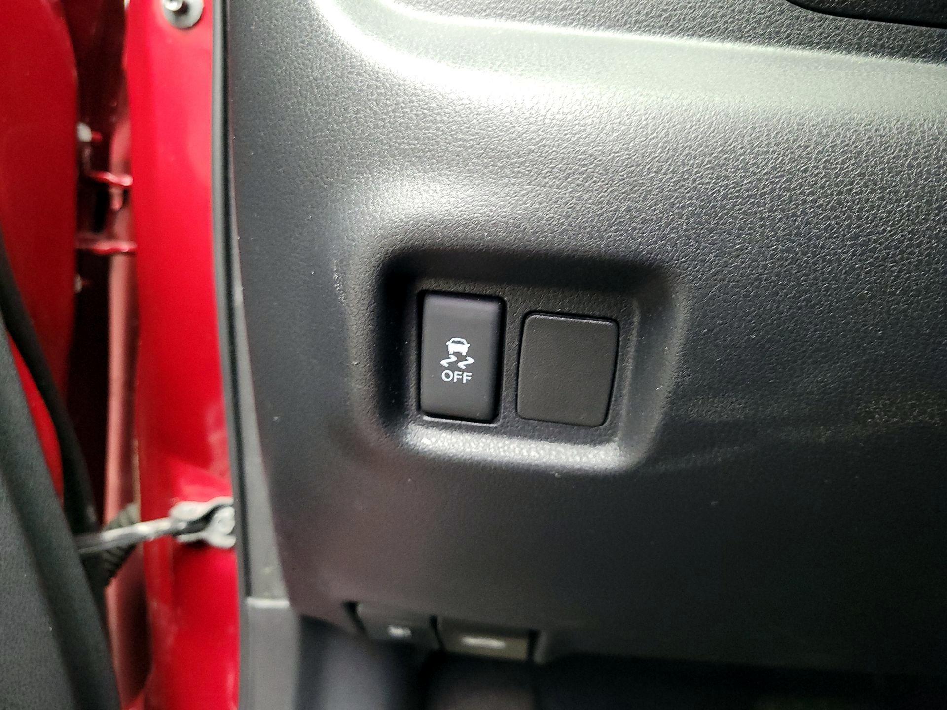 Thumbnail: 2014 Nissan Versa Note - 13