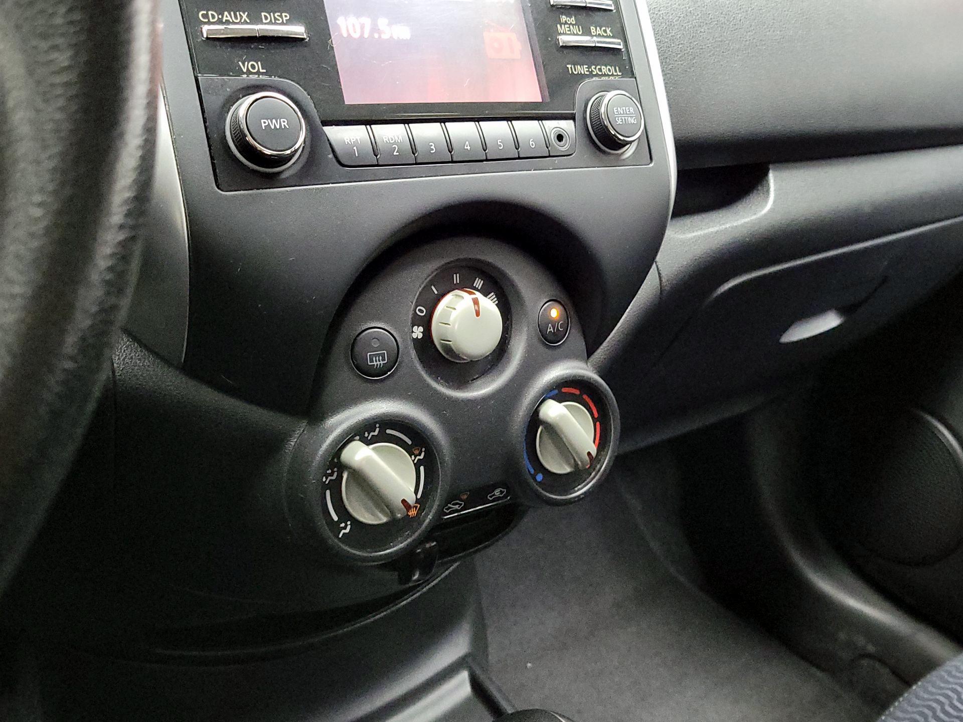 Thumbnail: 2014 Nissan Versa Note - 16