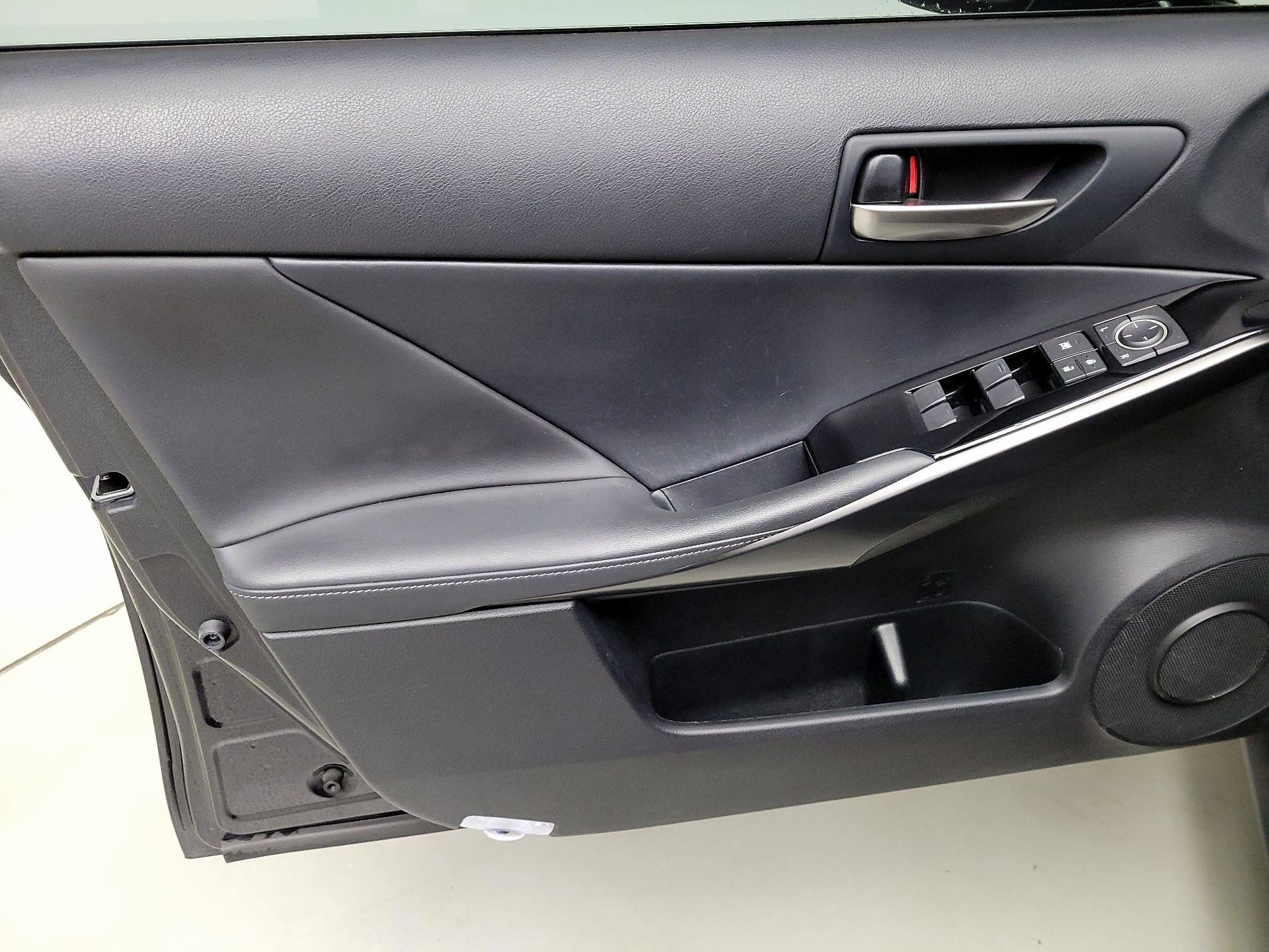 Thumbnail: 2021 Lexus IS - 12