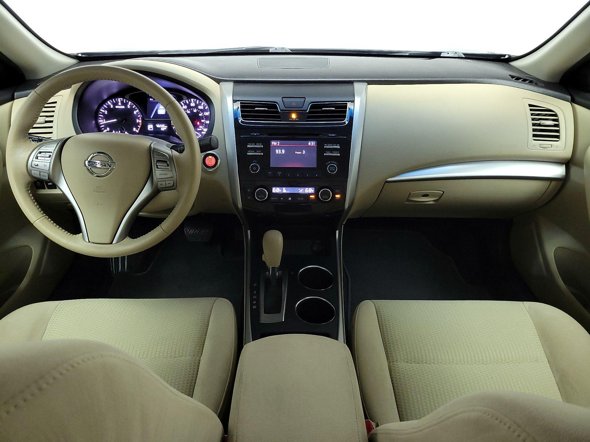 Thumbnail: 2015 Nissan Altima - 9