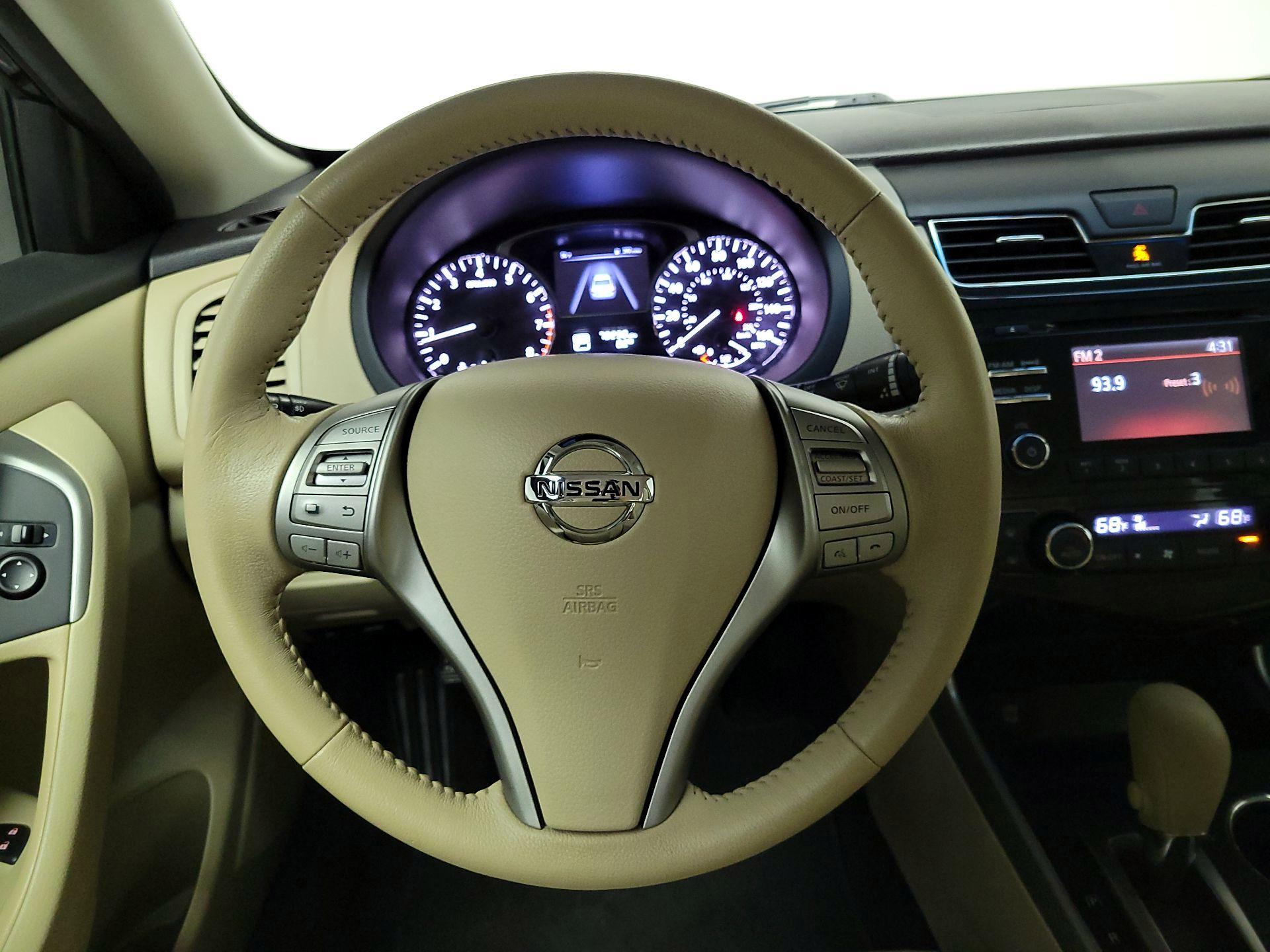 Thumbnail: 2015 Nissan Altima - 10