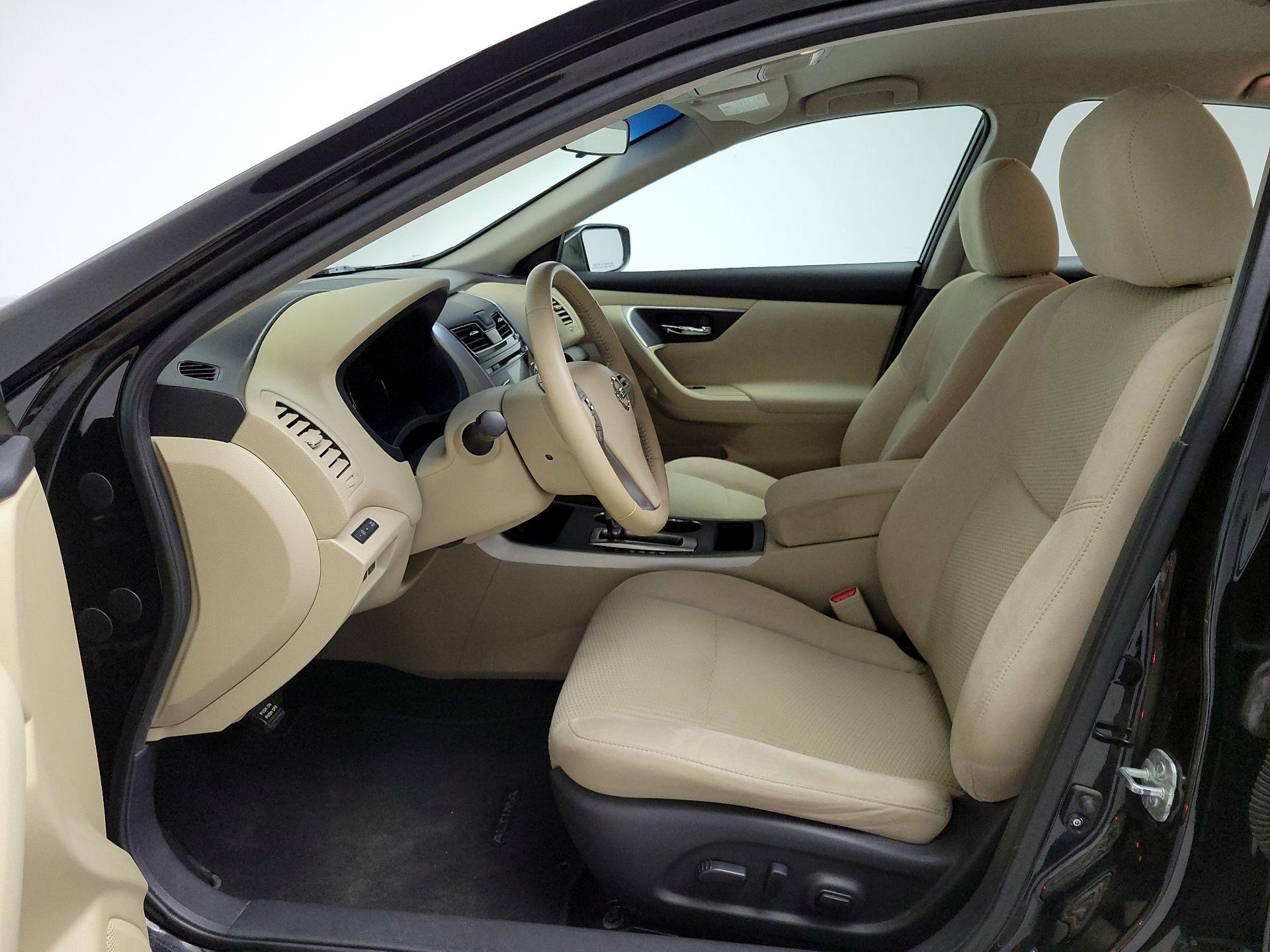 Thumbnail: 2015 Nissan Altima - 11