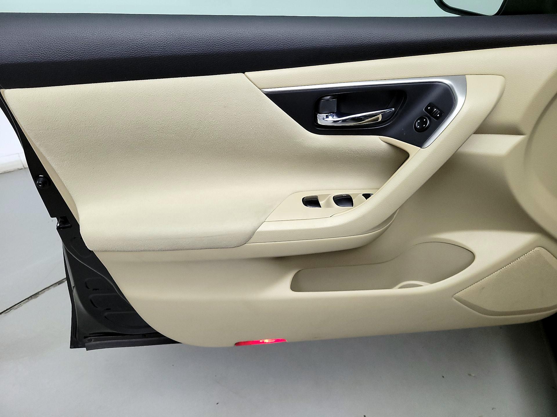 Thumbnail: 2015 Nissan Altima - 12