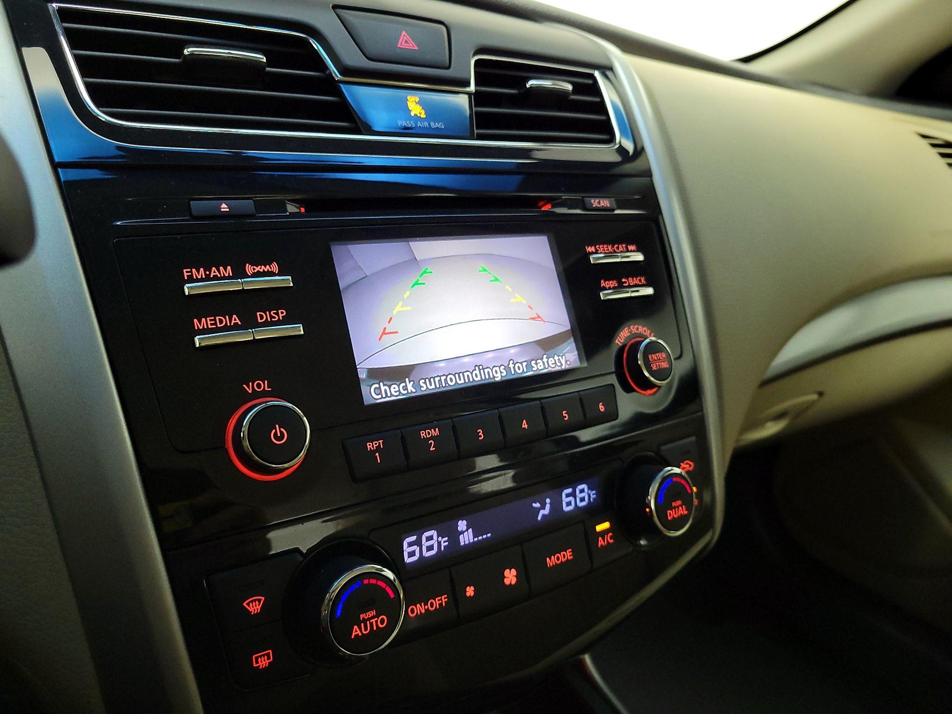 Thumbnail: 2015 Nissan Altima - 14