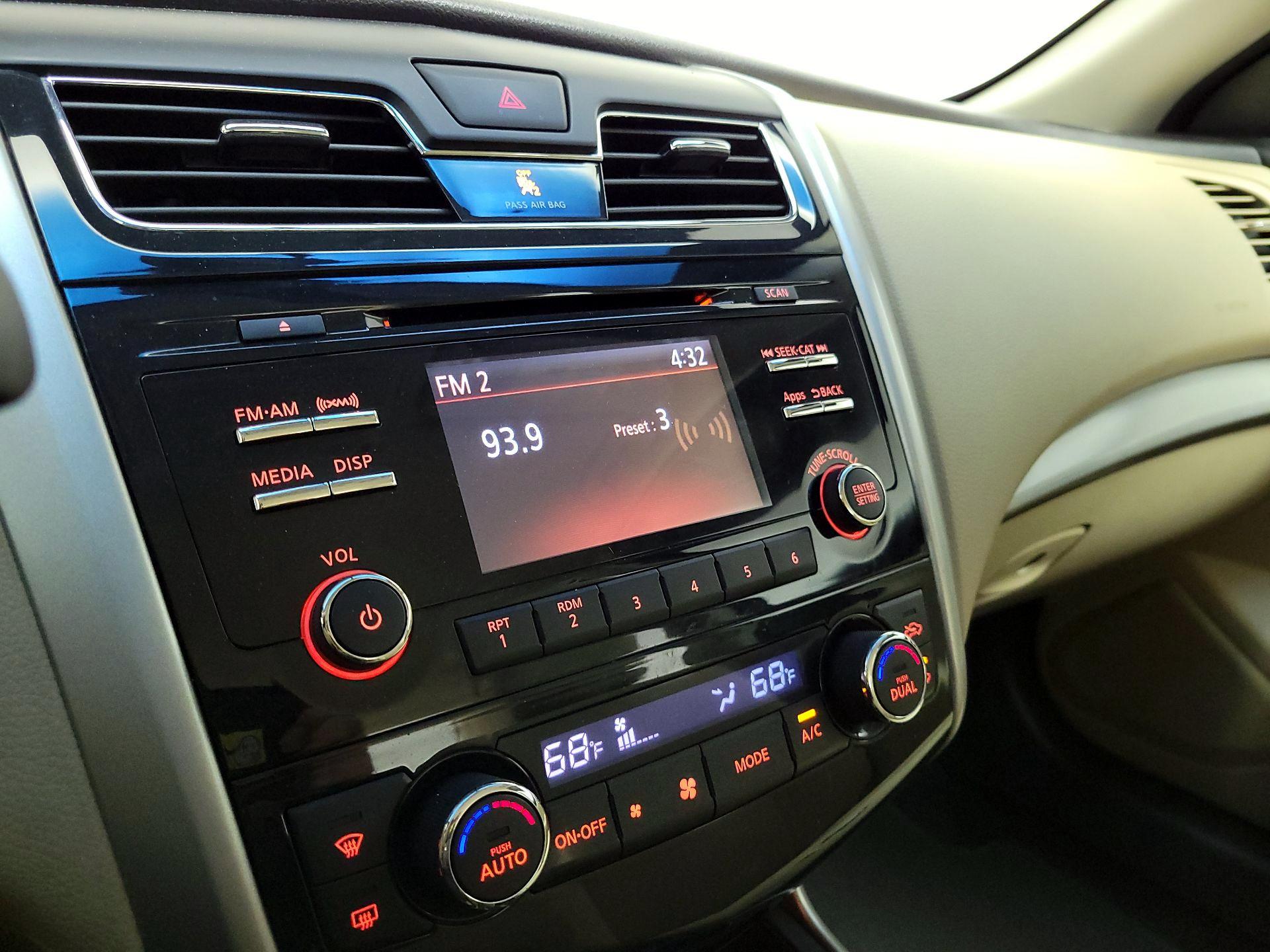 Thumbnail: 2015 Nissan Altima - 15