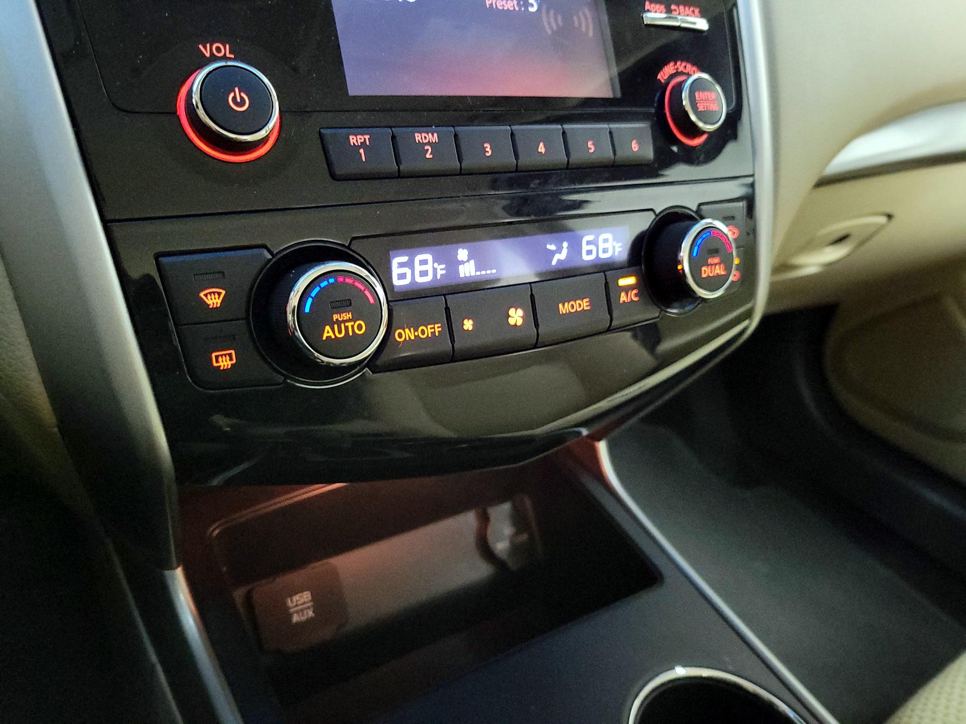 Thumbnail: 2015 Nissan Altima - 16