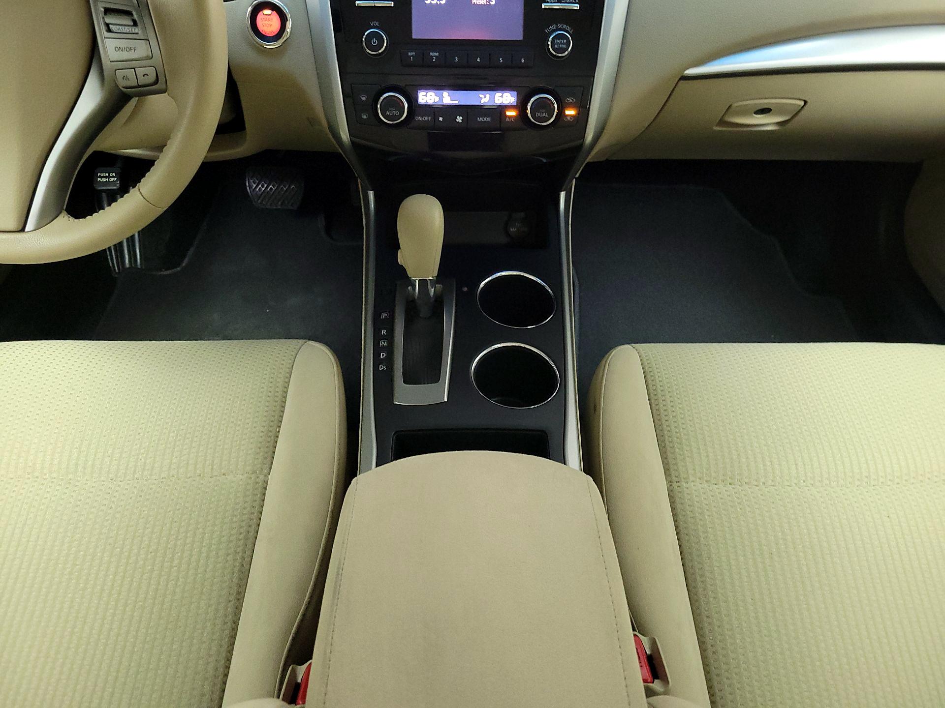 Thumbnail: 2015 Nissan Altima - 17