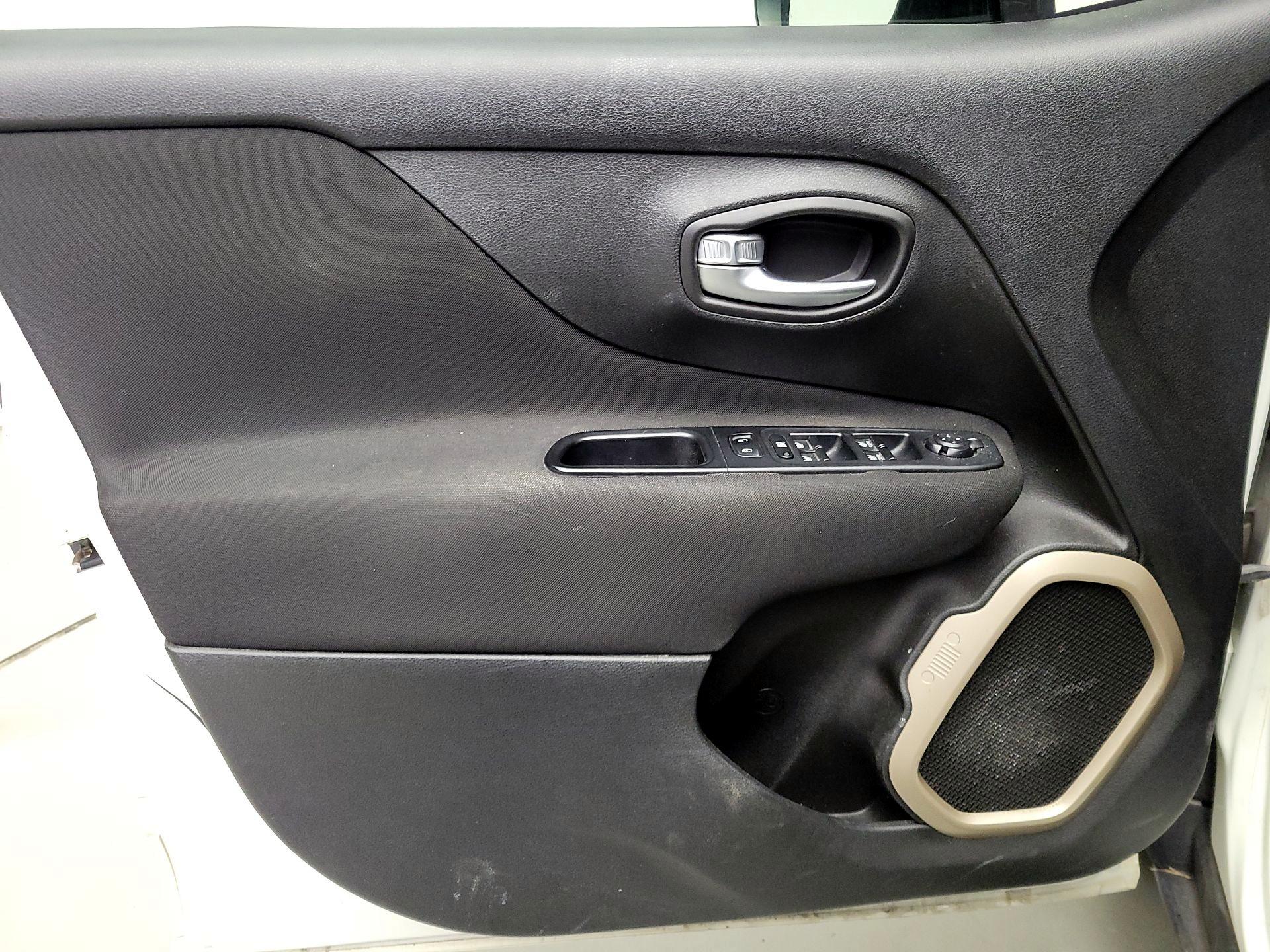 Thumbnail: 2016 Jeep Renegade - 12