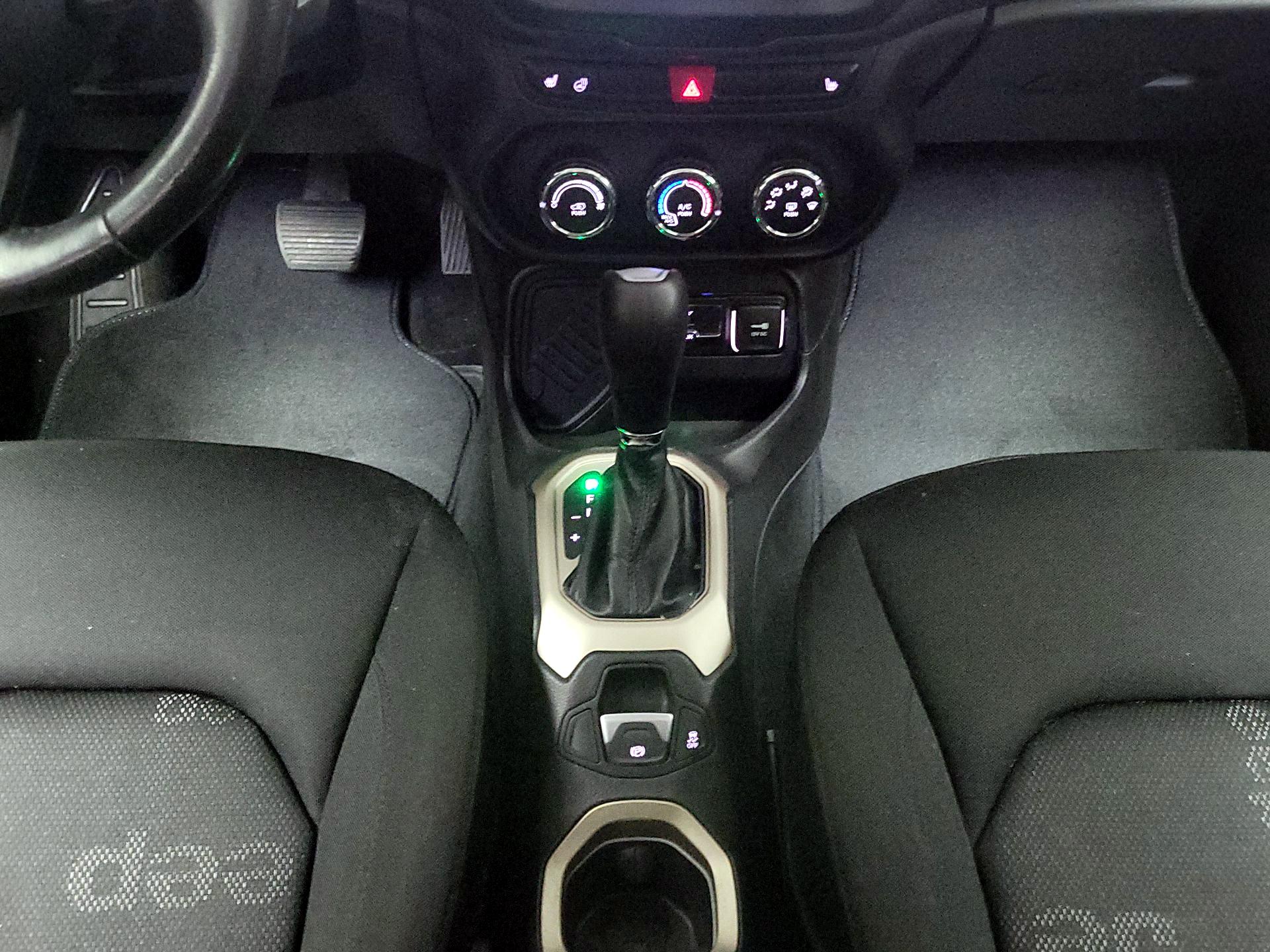 Thumbnail: 2016 Jeep Renegade - 17