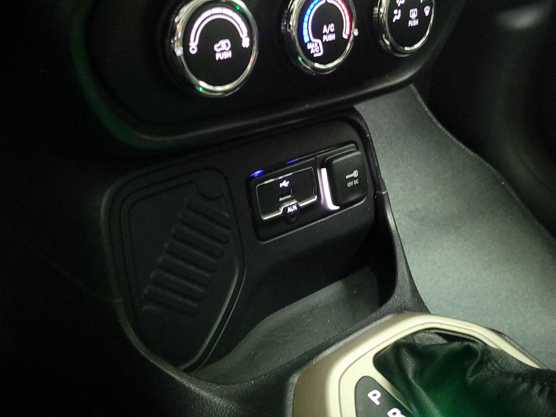 Thumbnail: 2016 Jeep Renegade - 18