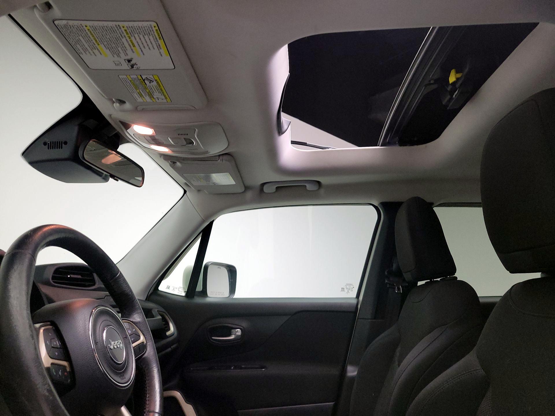 Thumbnail: 2016 Jeep Renegade - 19