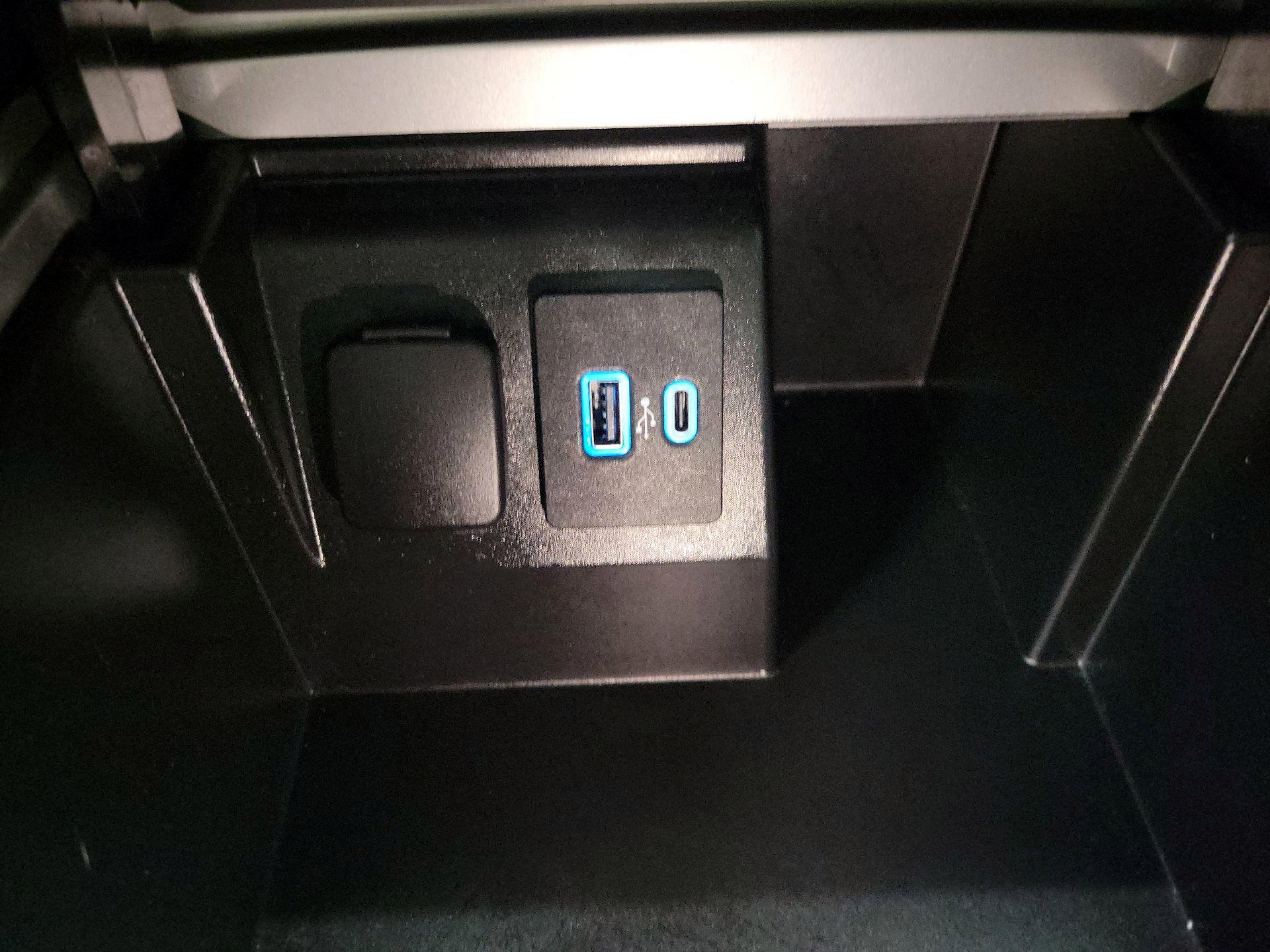 Thumbnail: 2022 Ford Explorer - 18