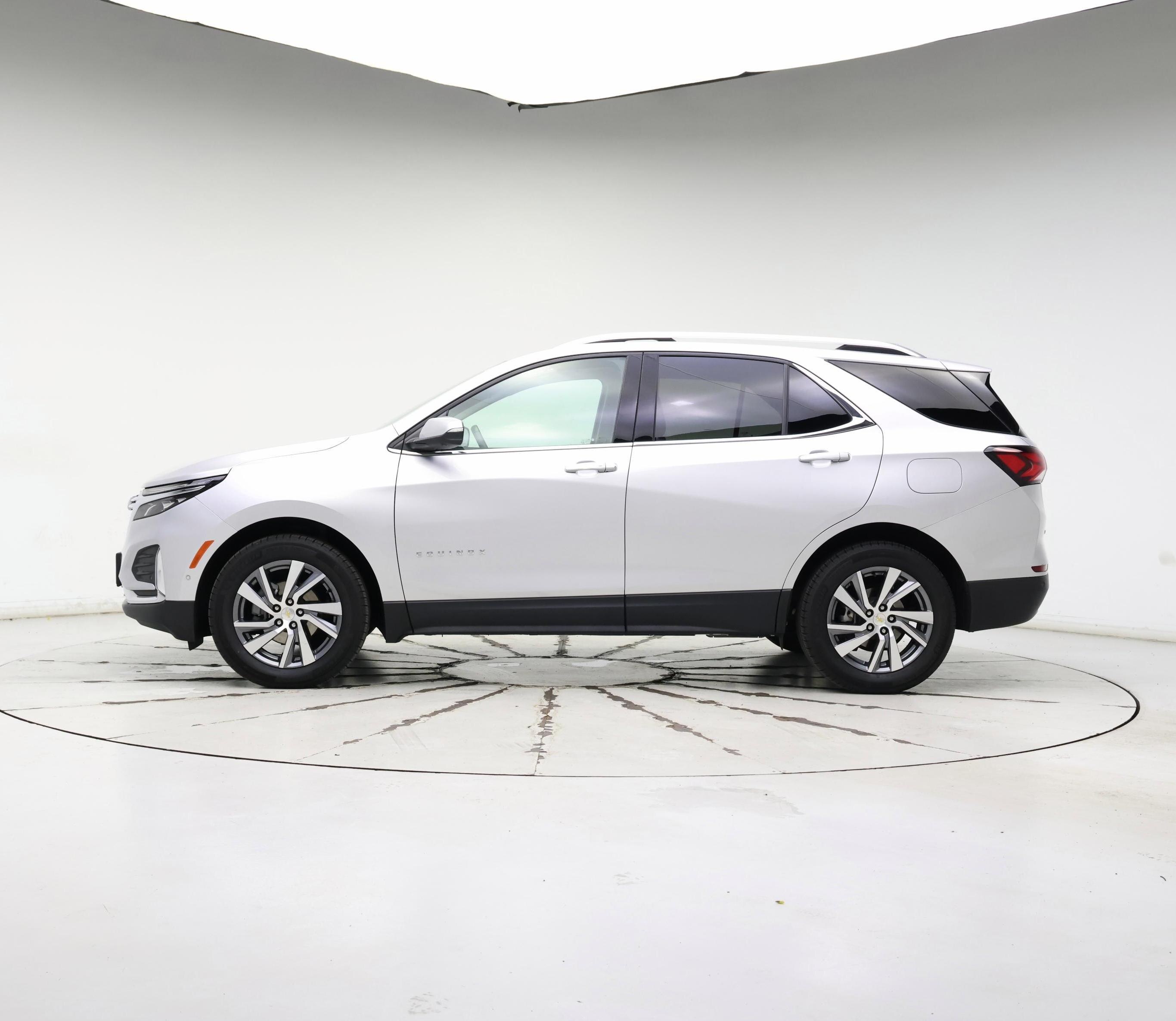 Thumbnail: 2022 Chevrolet Equinox - 3