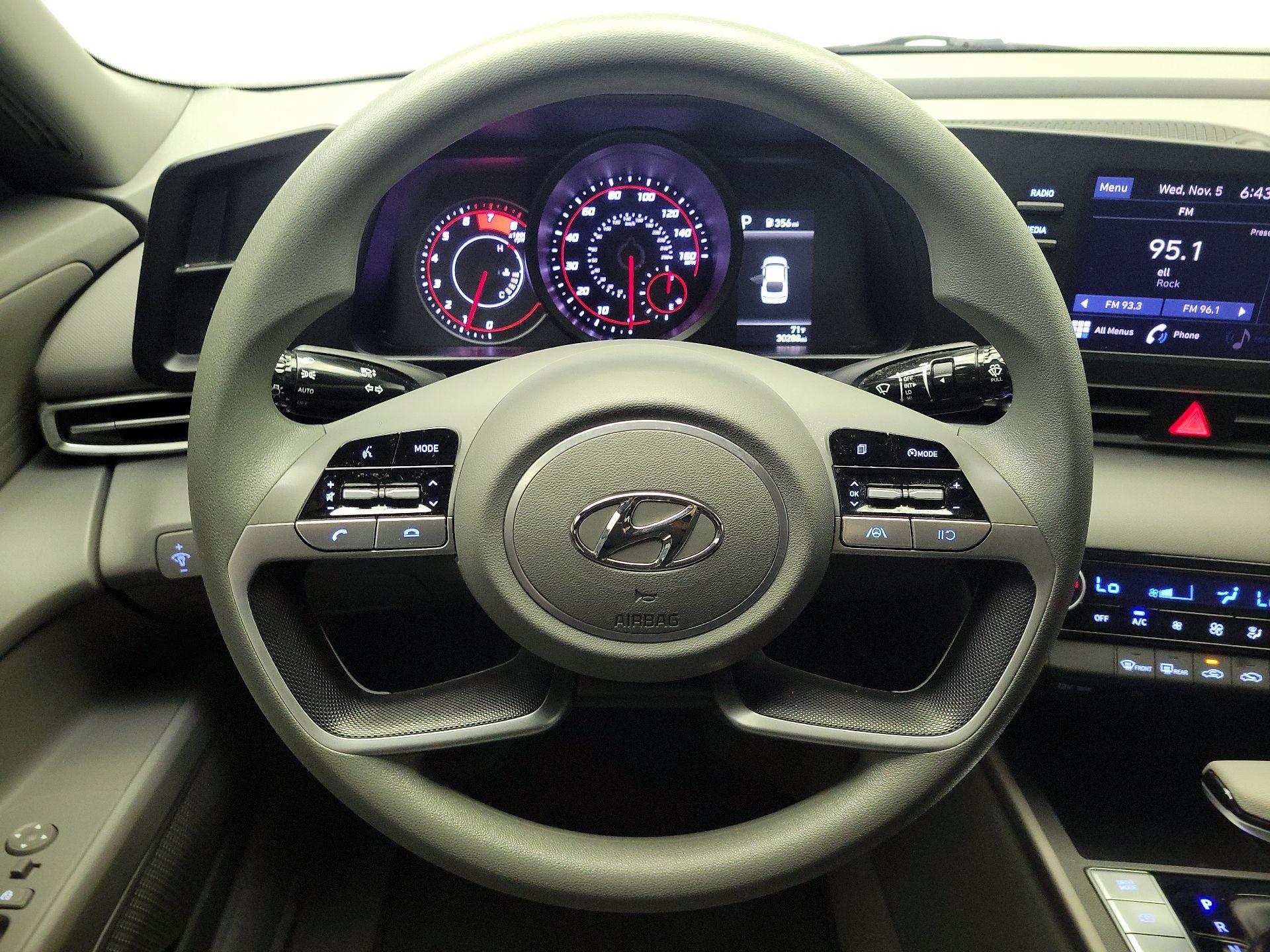 Thumbnail: 2023 Hyundai Elantra - 10