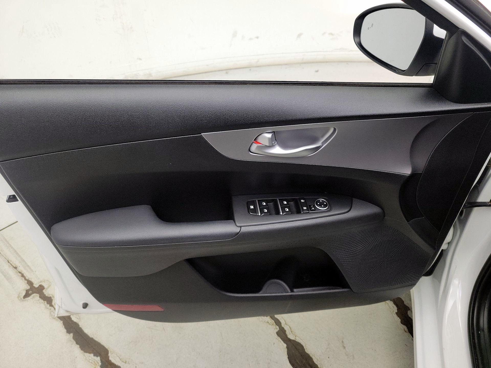 Thumbnail: 2023 Kia Forte - 12