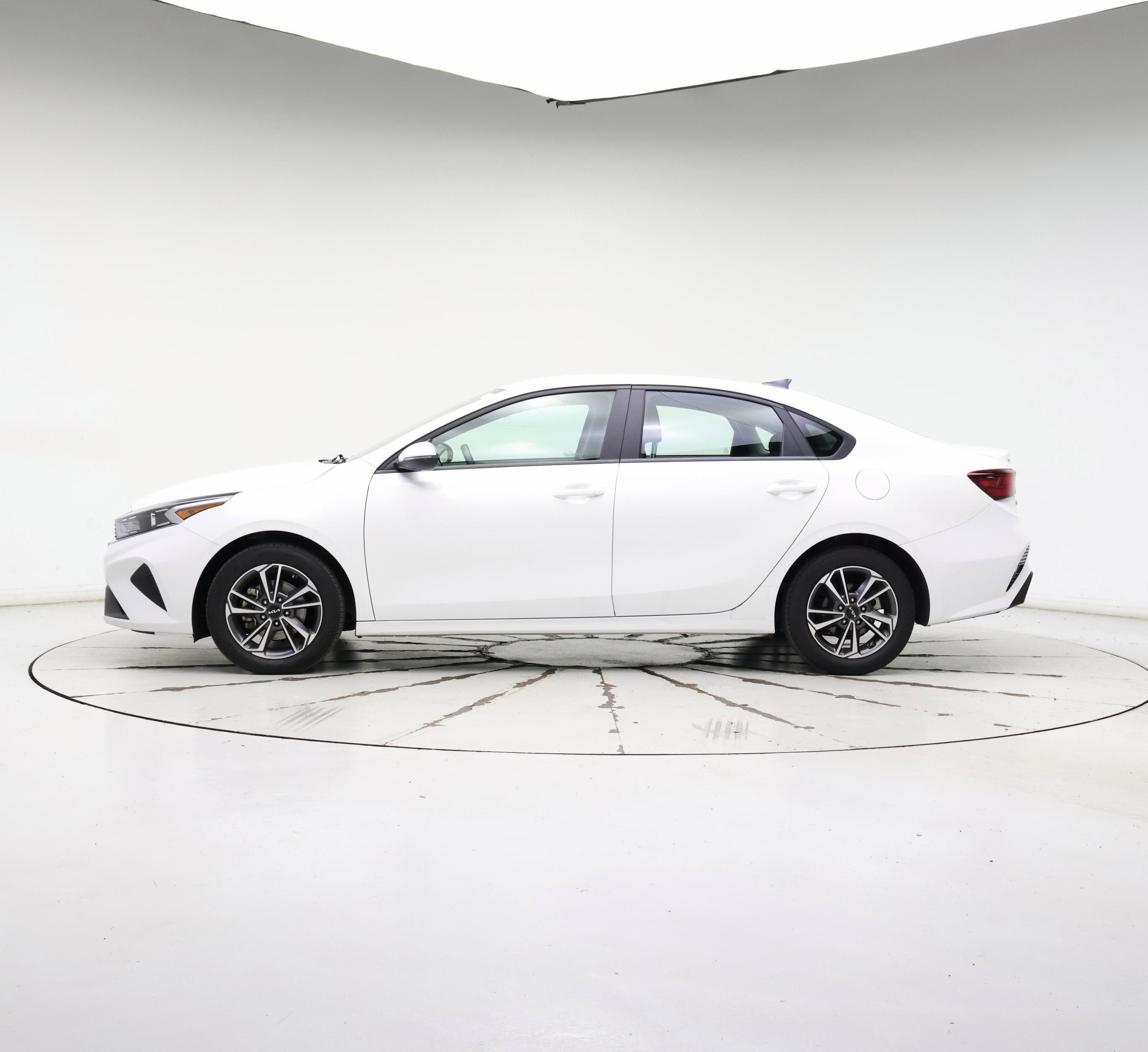 Thumbnail: 2023 Kia Forte - 3