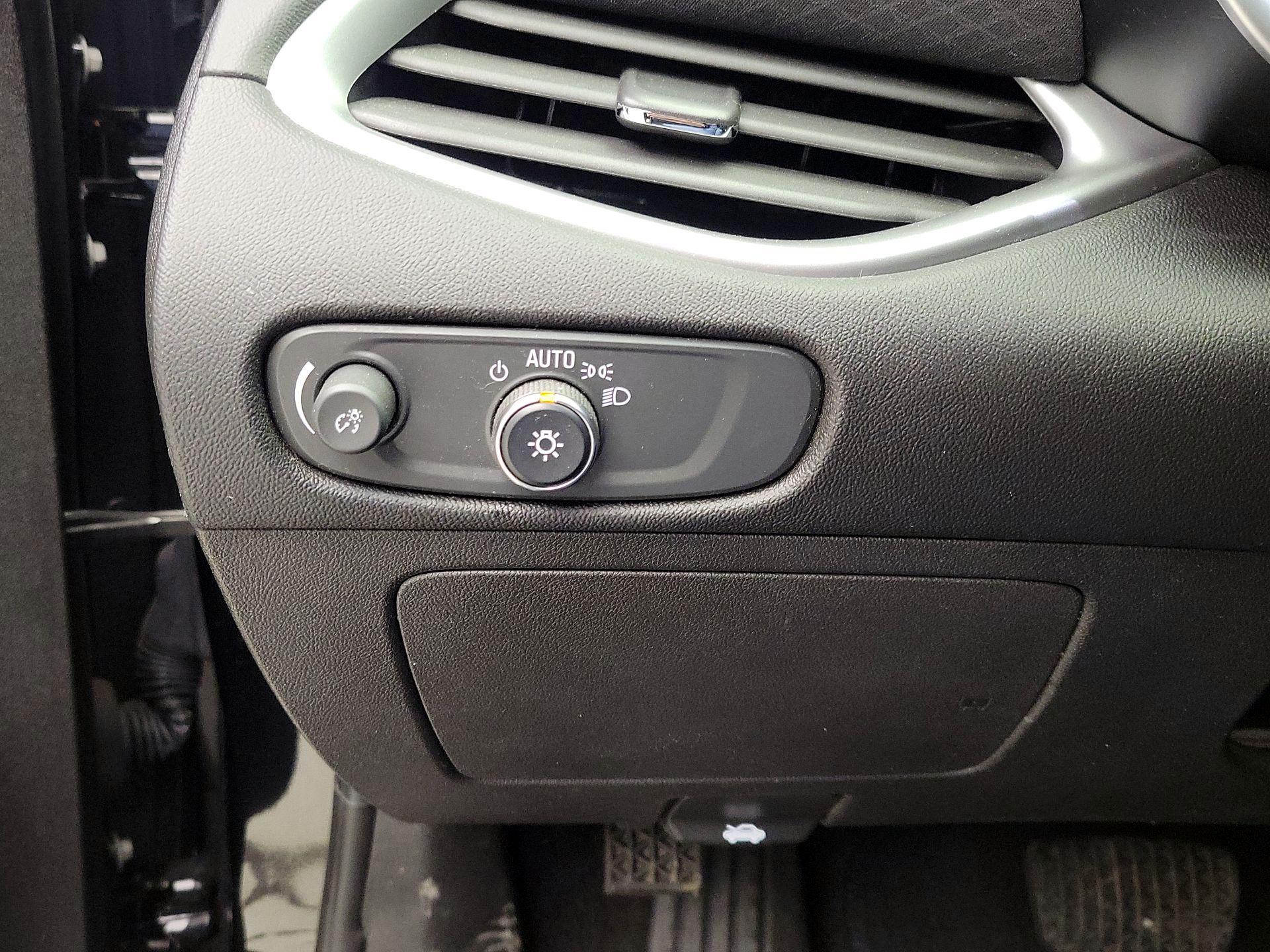 Thumbnail: 2022 Chevrolet Malibu - 13