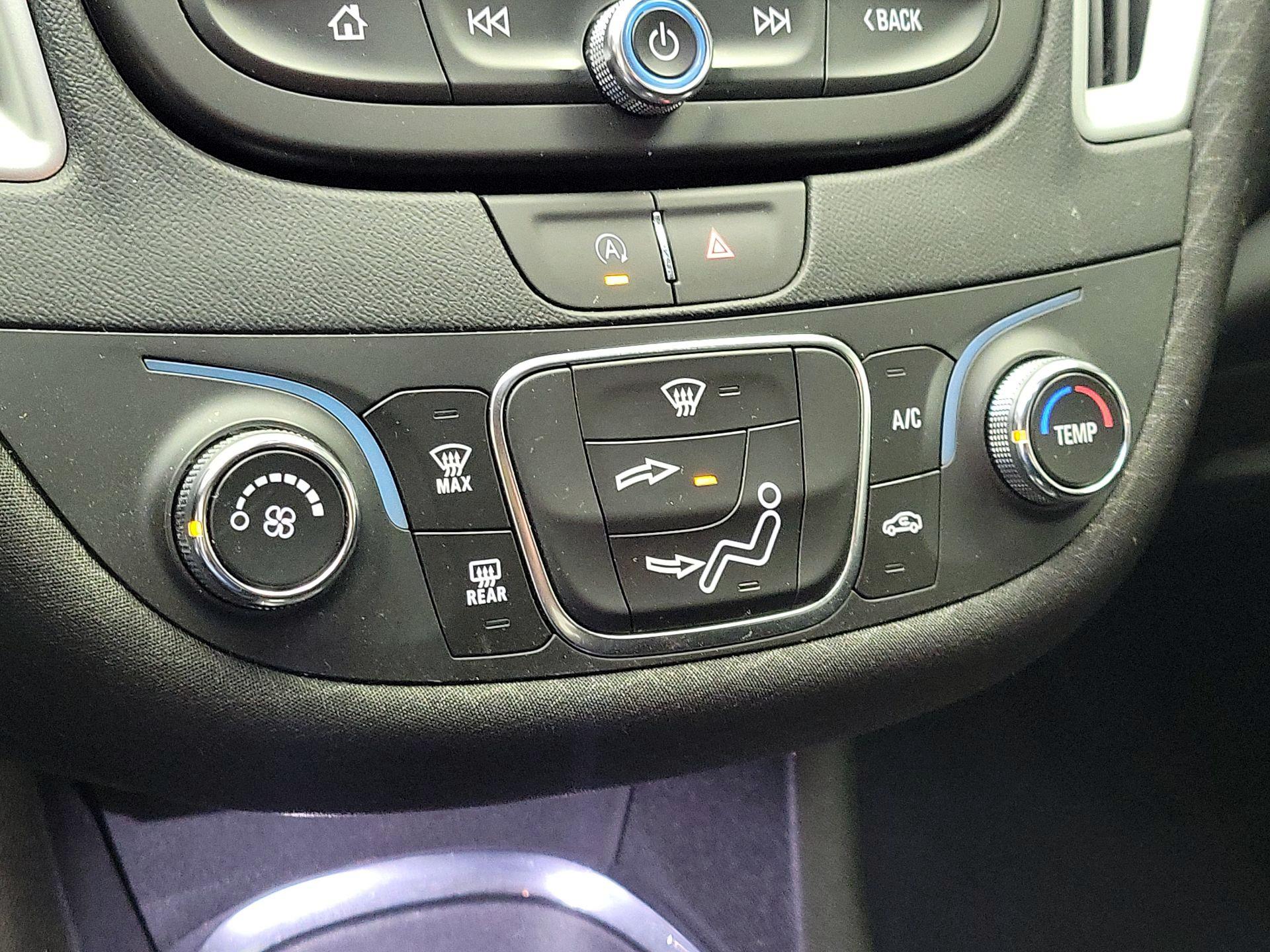 Thumbnail: 2022 Chevrolet Malibu - 16