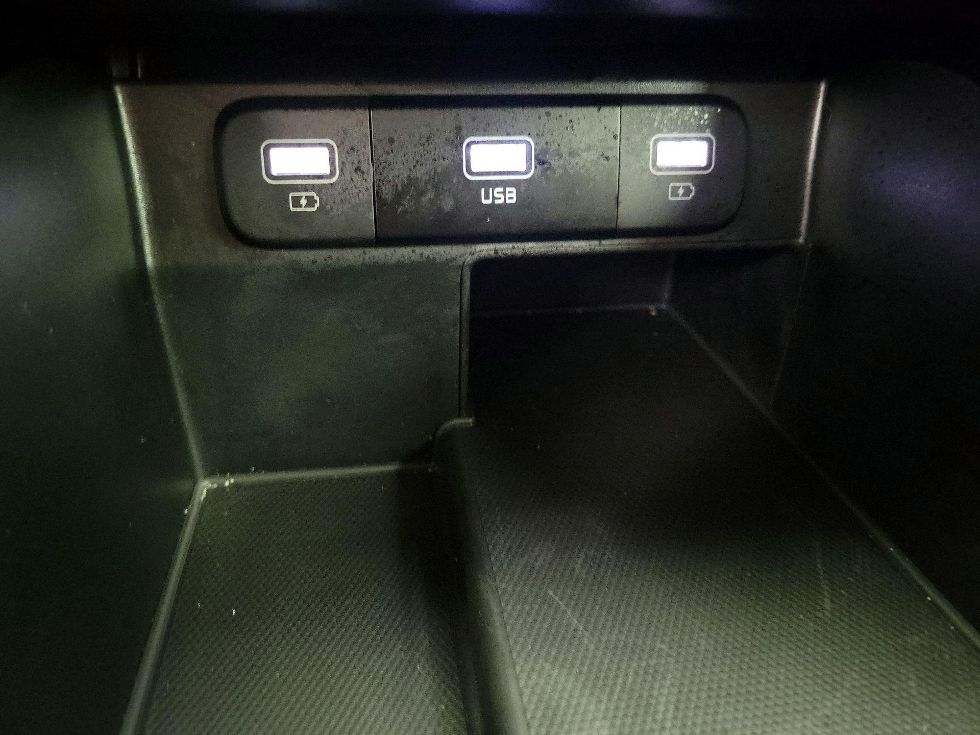 Thumbnail: 2022 Kia Sorento - 19