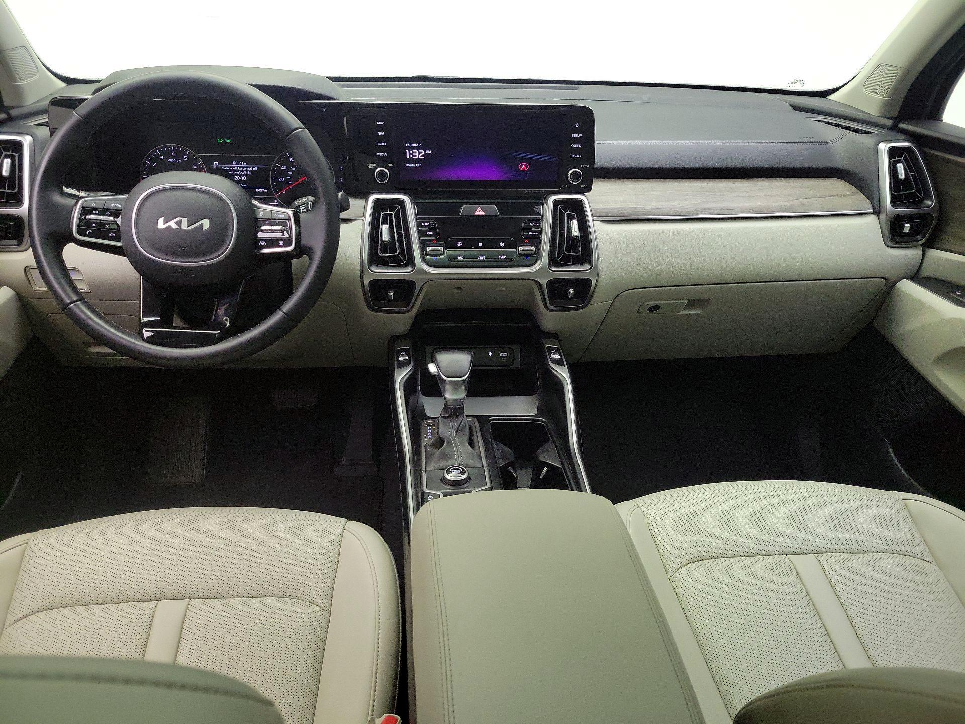 Thumbnail: 2023 Kia Sorento - 9