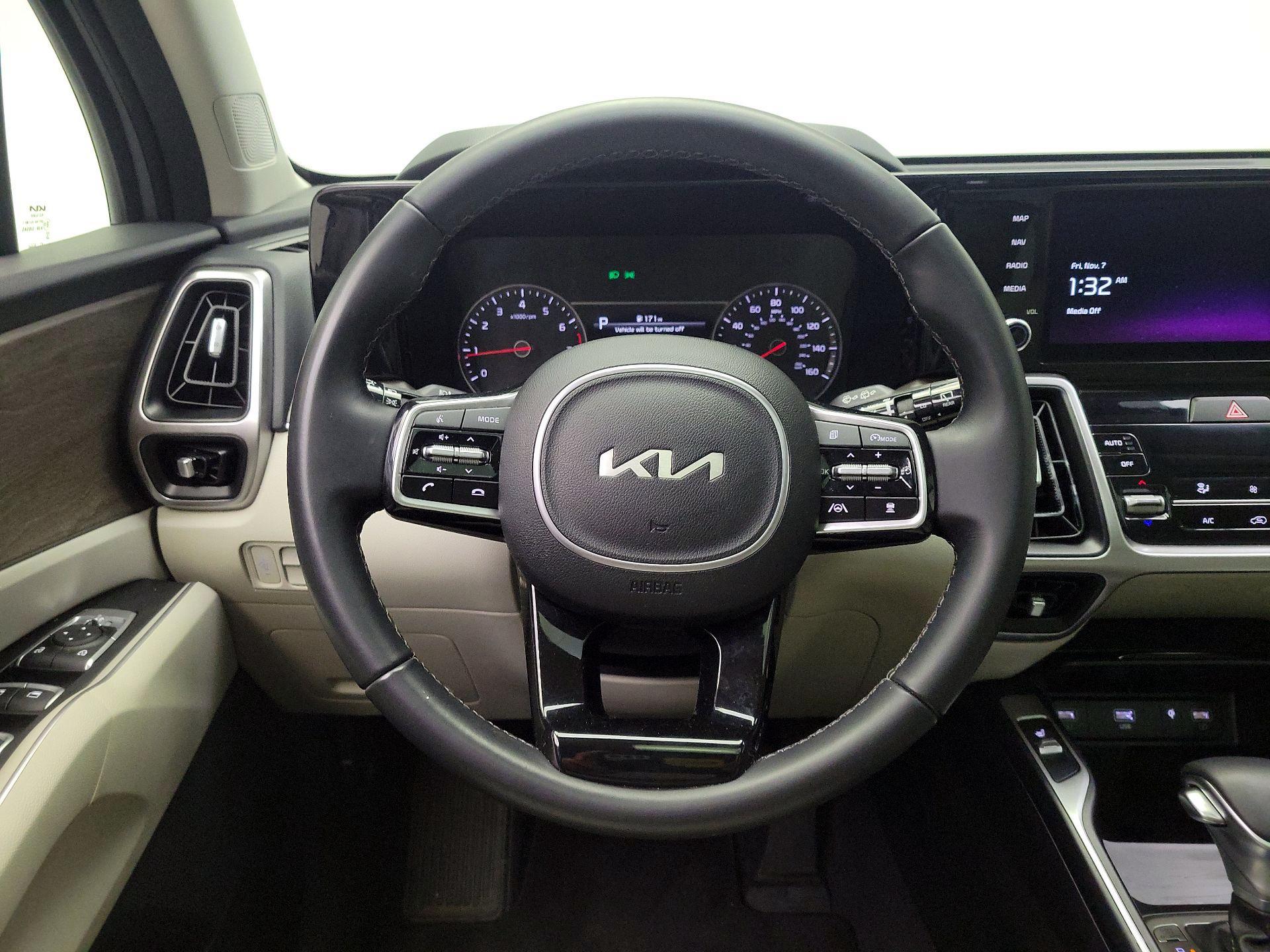 Thumbnail: 2023 Kia Sorento - 10