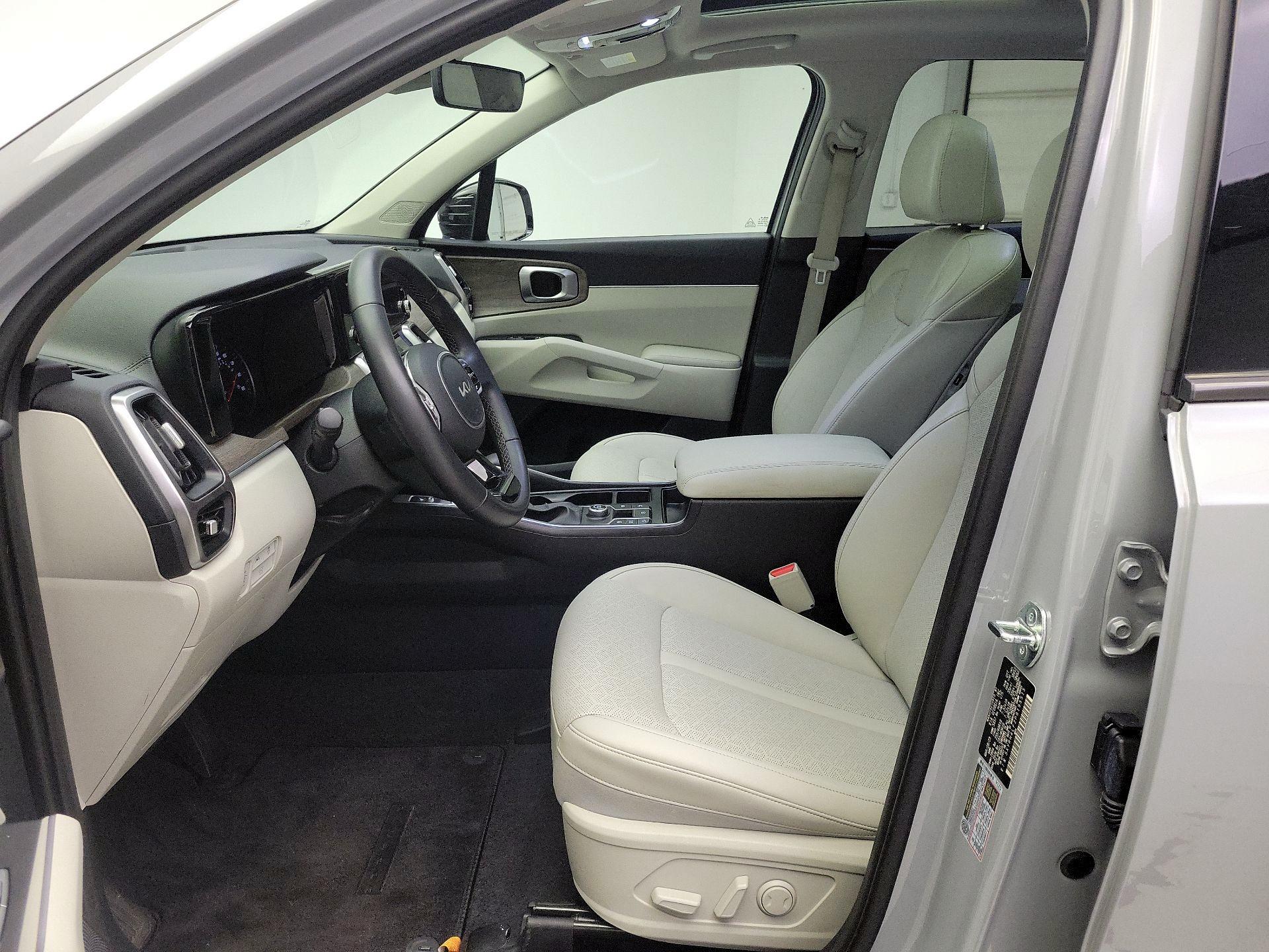 Thumbnail: 2023 Kia Sorento - 11