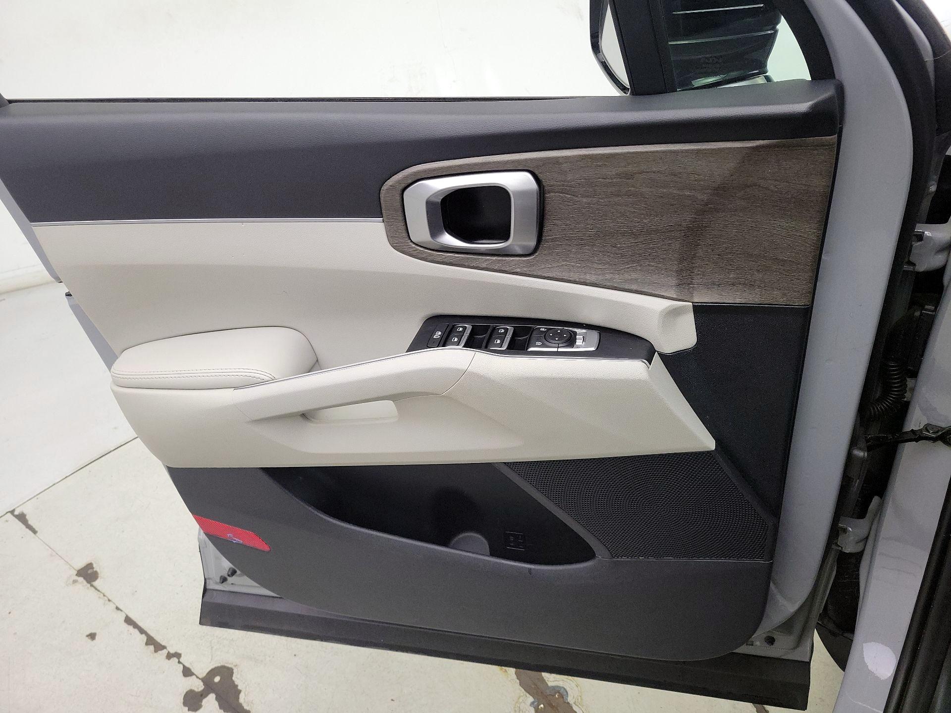 Thumbnail: 2023 Kia Sorento - 12