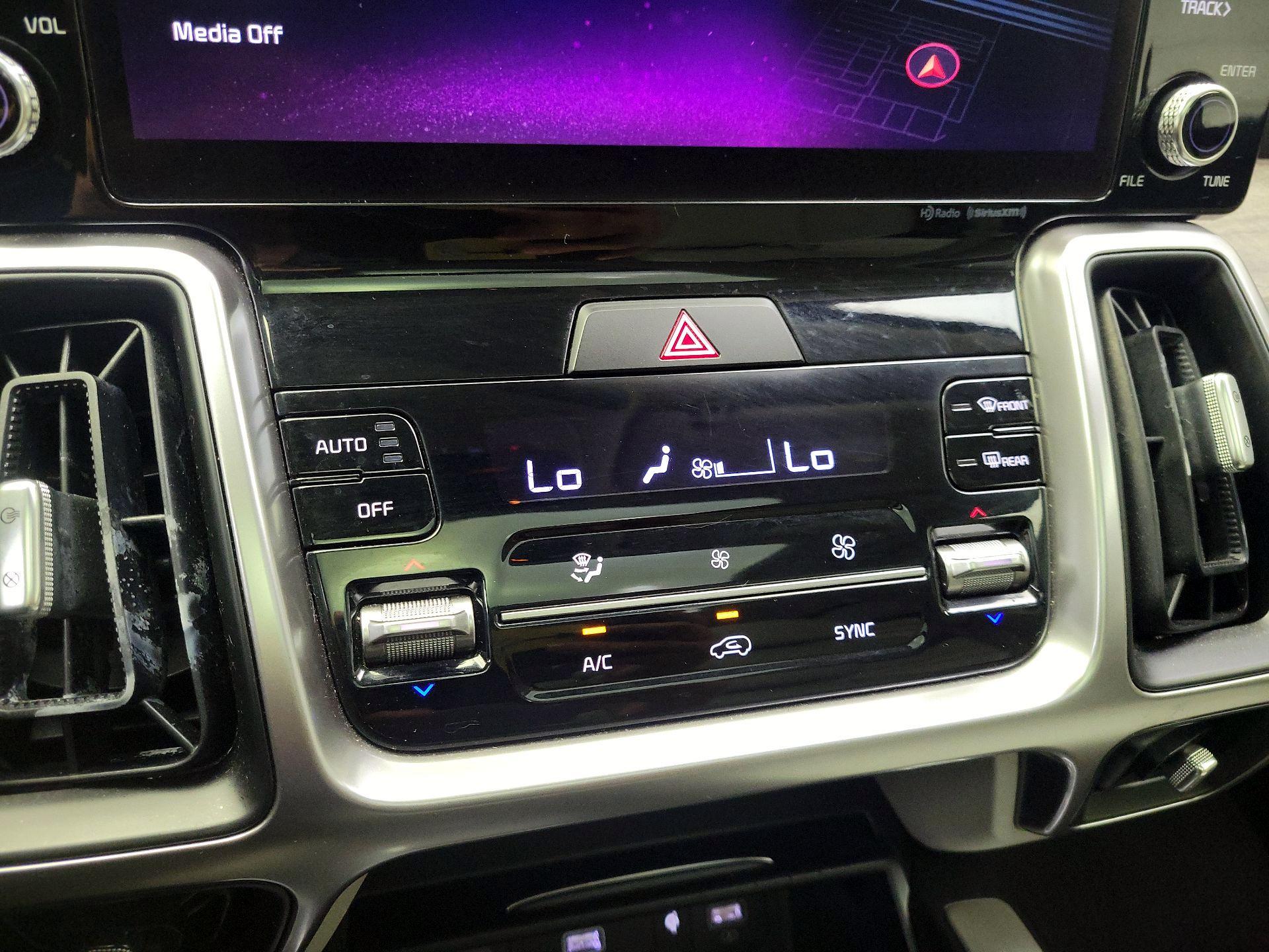 Thumbnail: 2023 Kia Sorento - 17