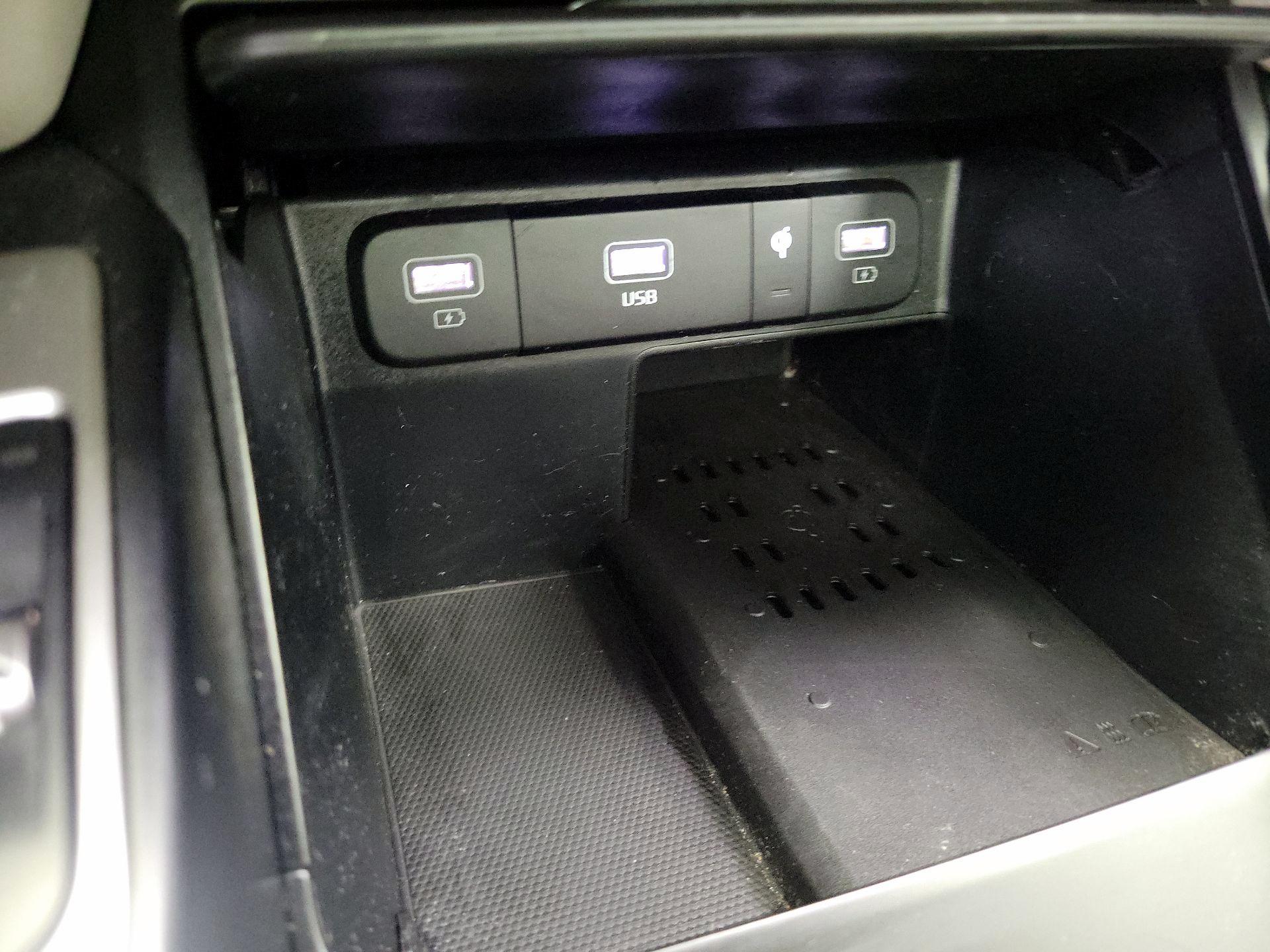 Thumbnail: 2023 Kia Sorento - 19