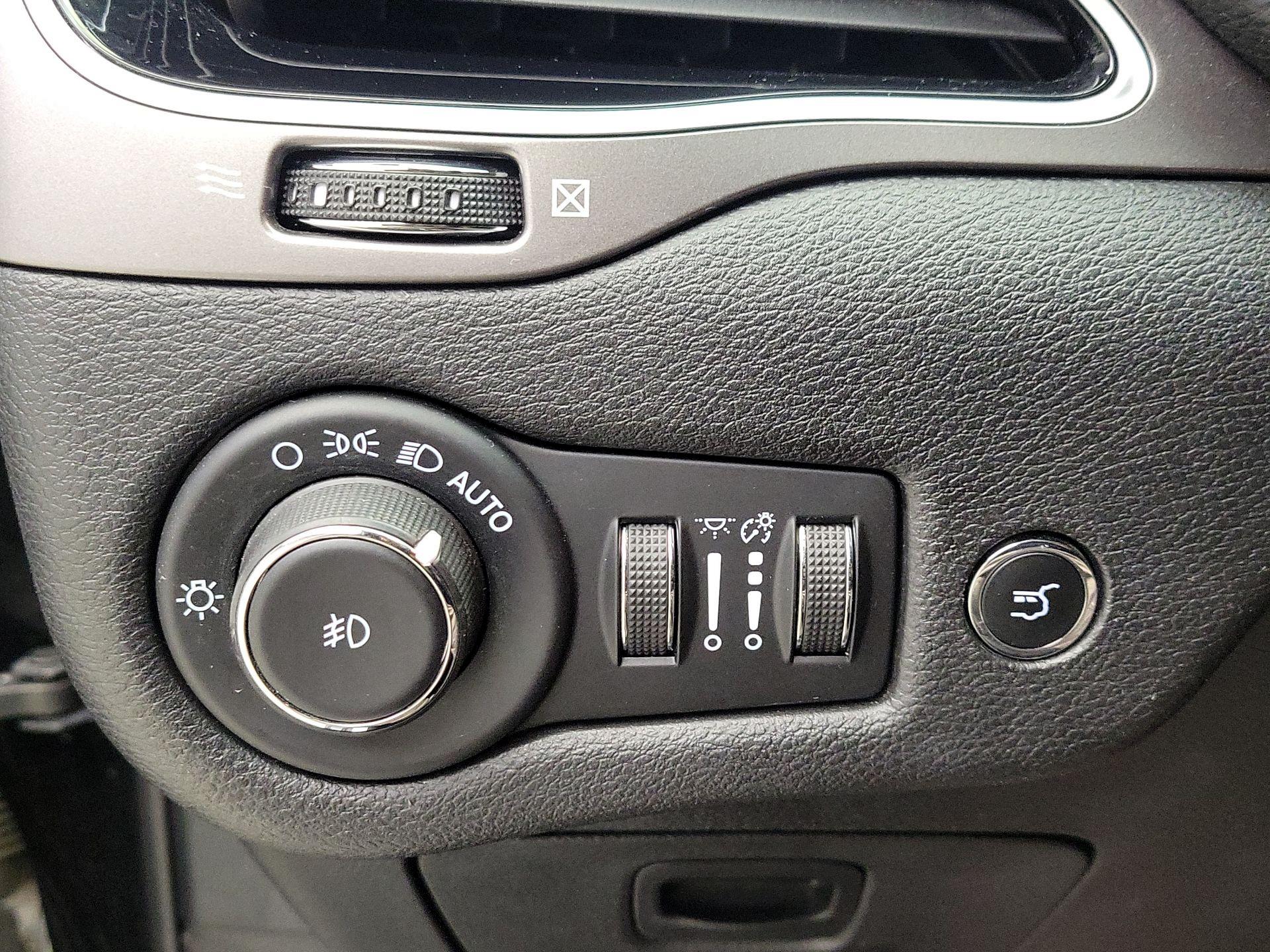 Thumbnail: 2020 Jeep Cherokee - 13