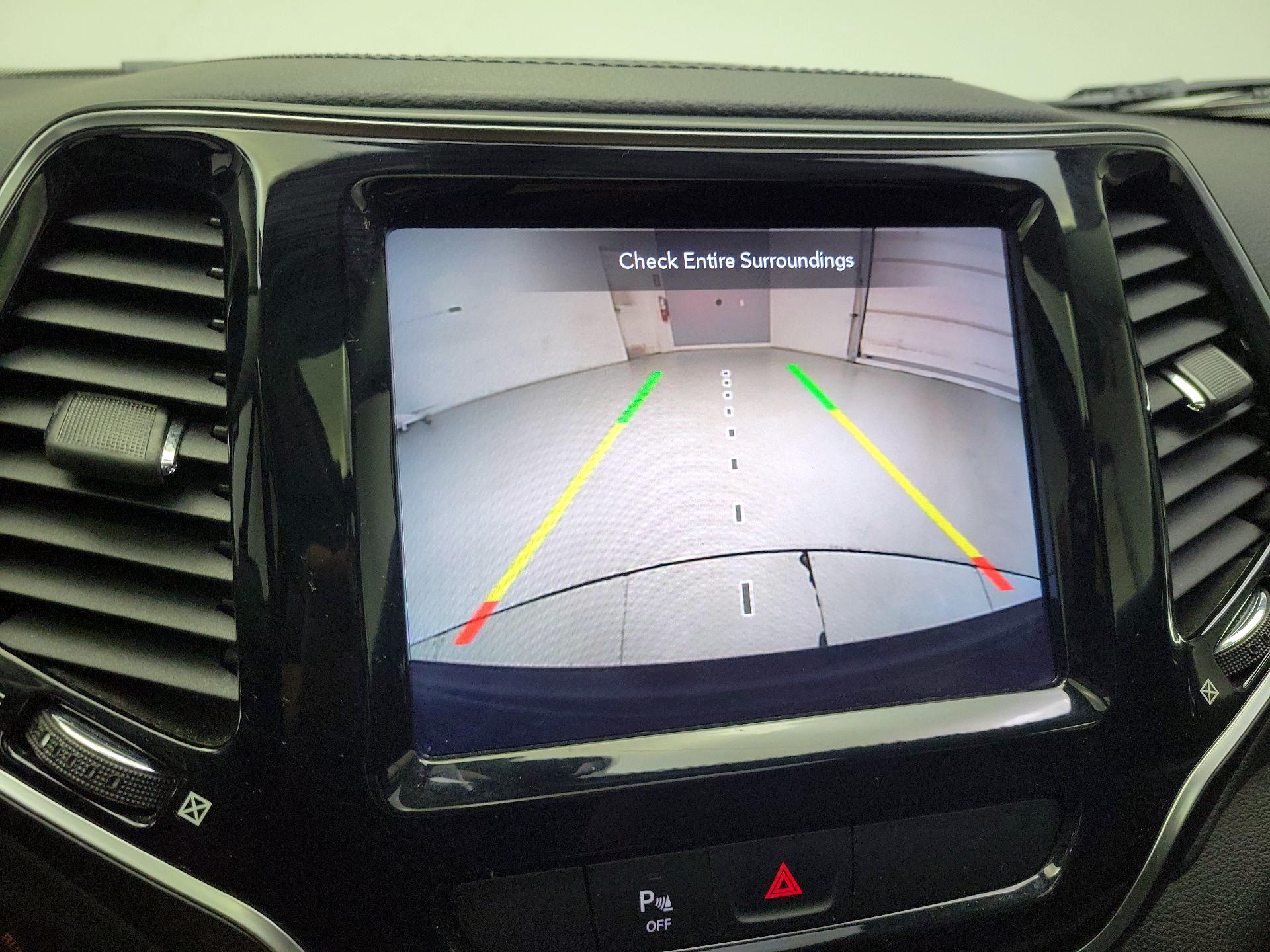 Thumbnail: 2020 Jeep Cherokee - 15