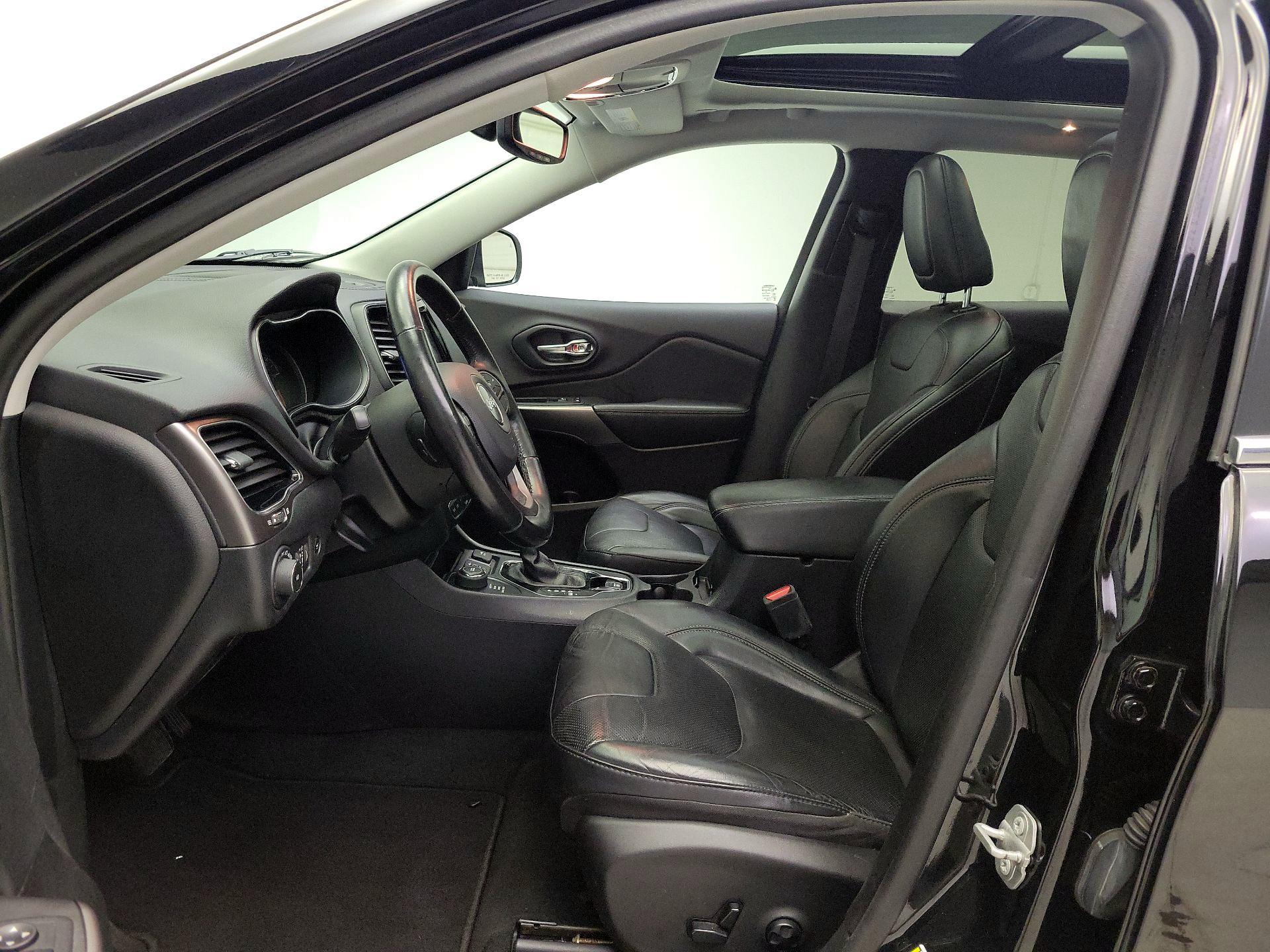 Thumbnail: 2020 Jeep Cherokee - 20