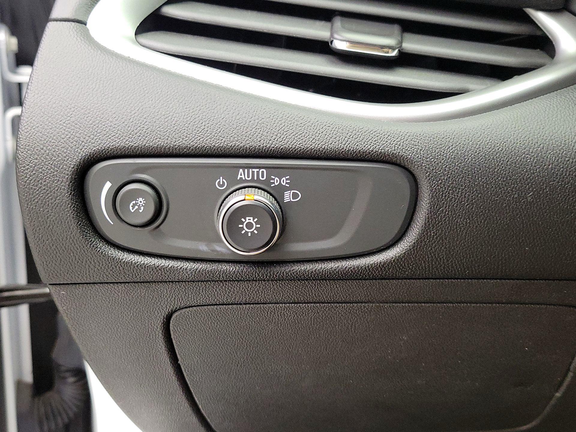 Thumbnail: 2022 Chevrolet Malibu - 13