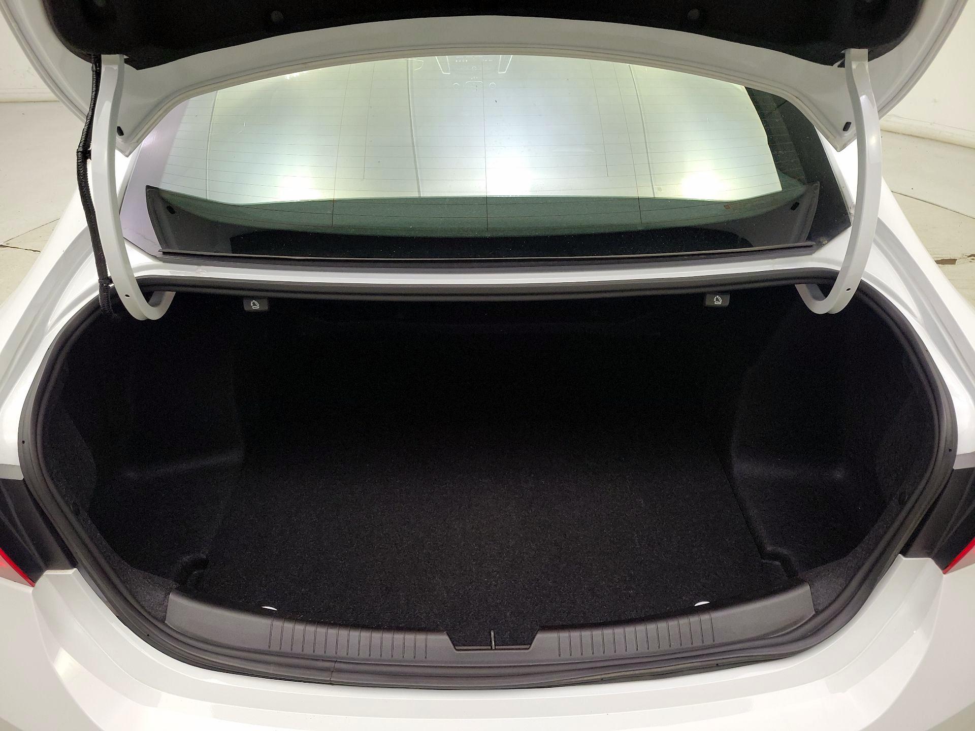 Thumbnail: 2022 Chevrolet Malibu - 20