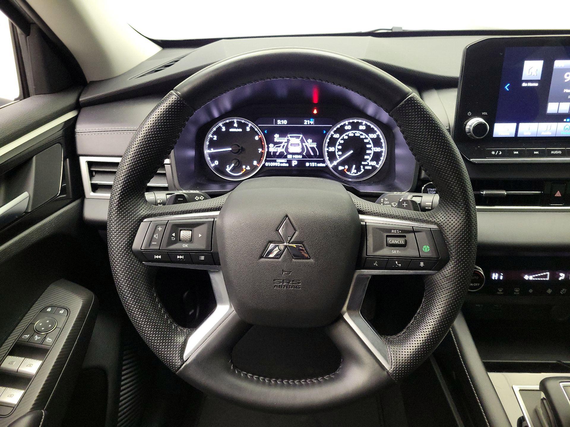 Thumbnail: 2024 Mitsubishi Outlander - 10