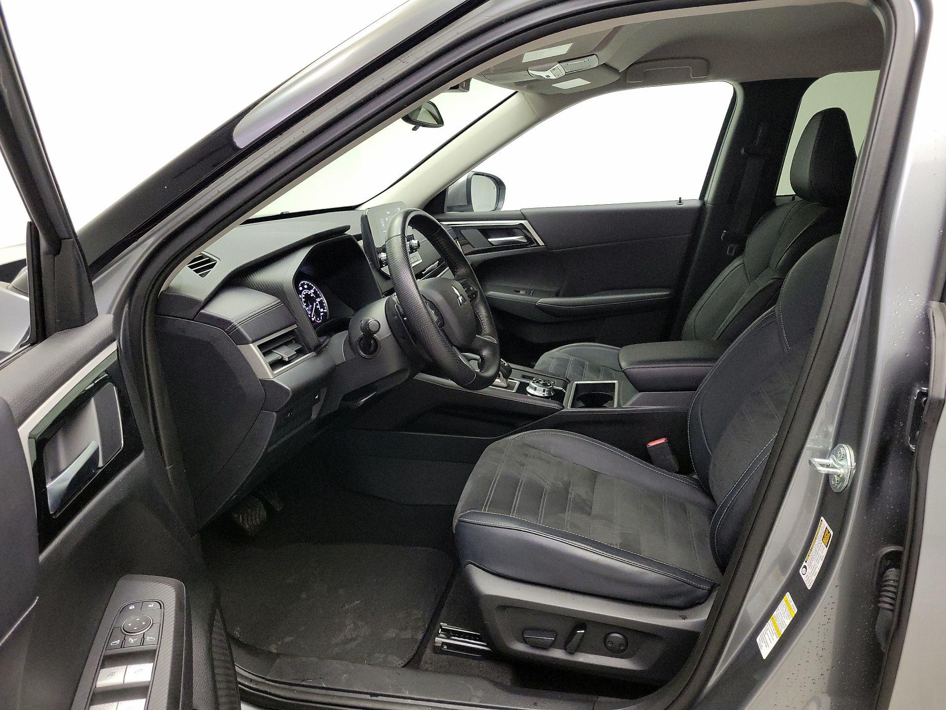 Thumbnail: 2024 Mitsubishi Outlander - 11