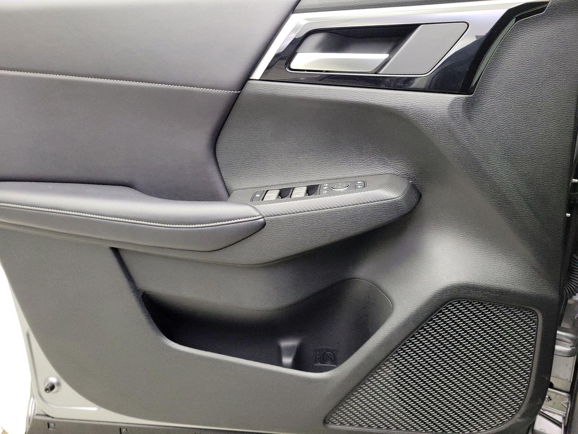 Thumbnail: 2024 Mitsubishi Outlander - 12