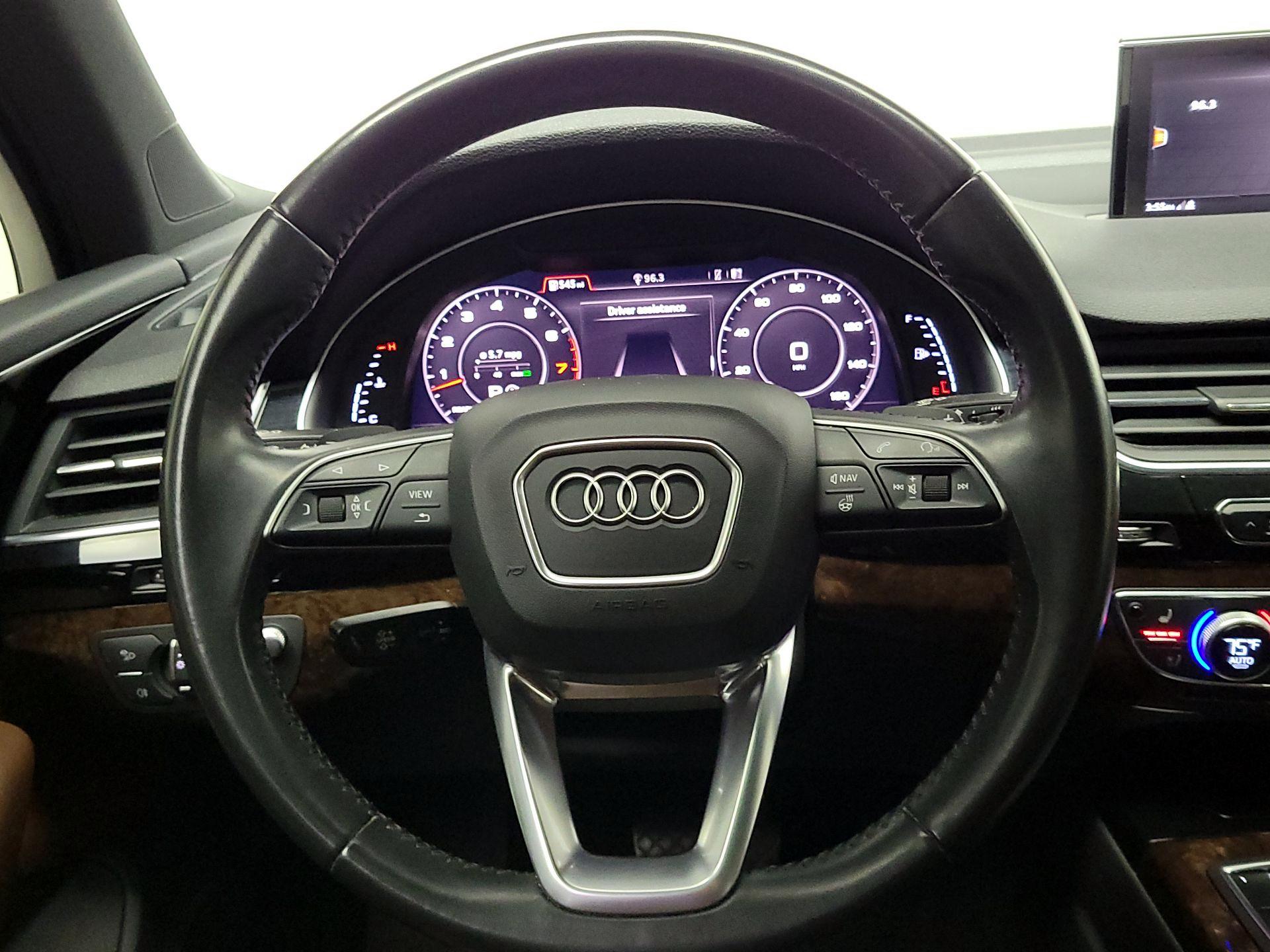 Thumbnail: 2019 Audi Q7 - 10