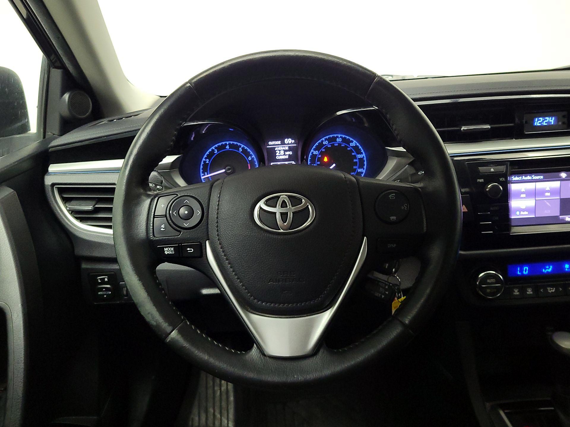 Thumbnail: 2015 Toyota Corolla - 10