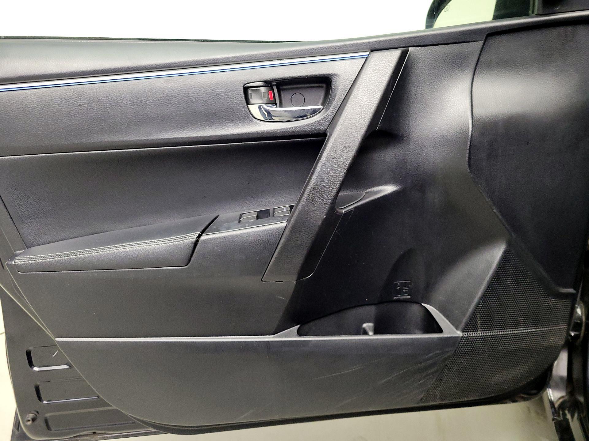 Thumbnail: 2015 Toyota Corolla - 12