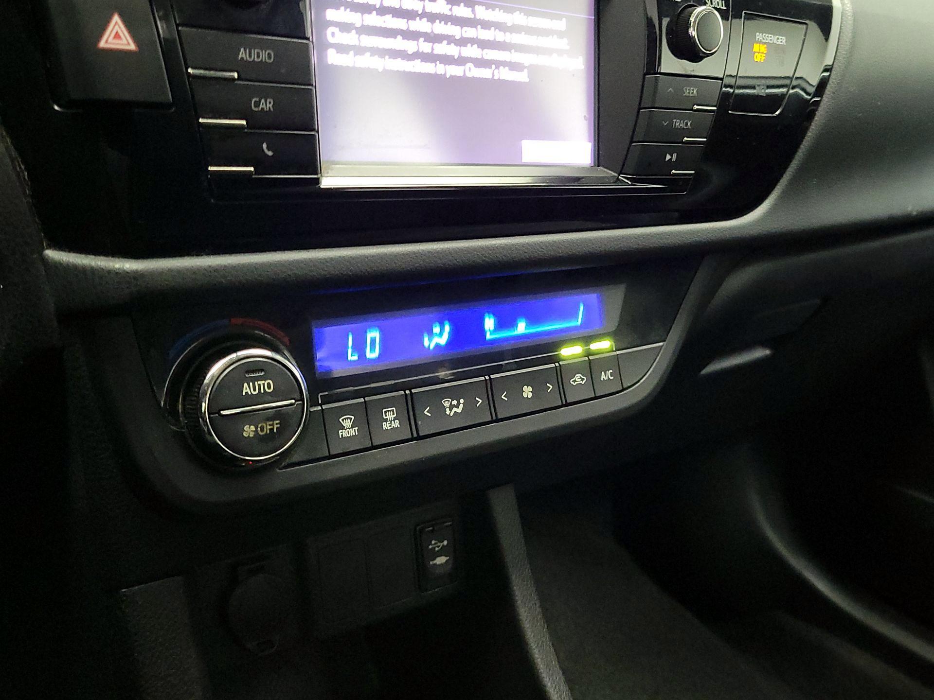 Thumbnail: 2015 Toyota Corolla - 16