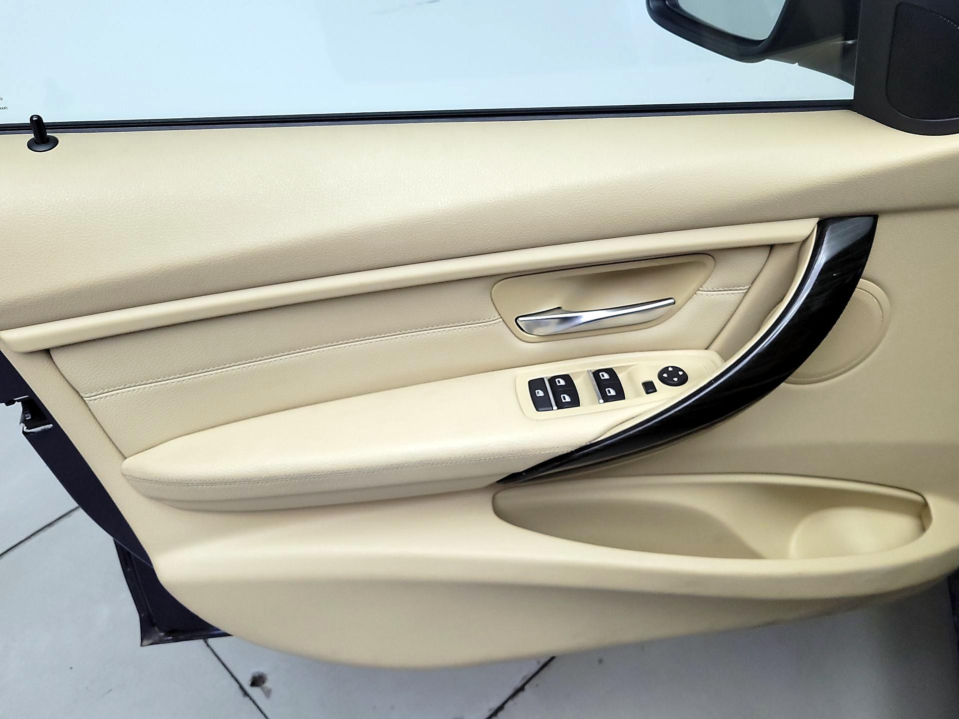 Thumbnail: 2016 BMW 3 Series - 12