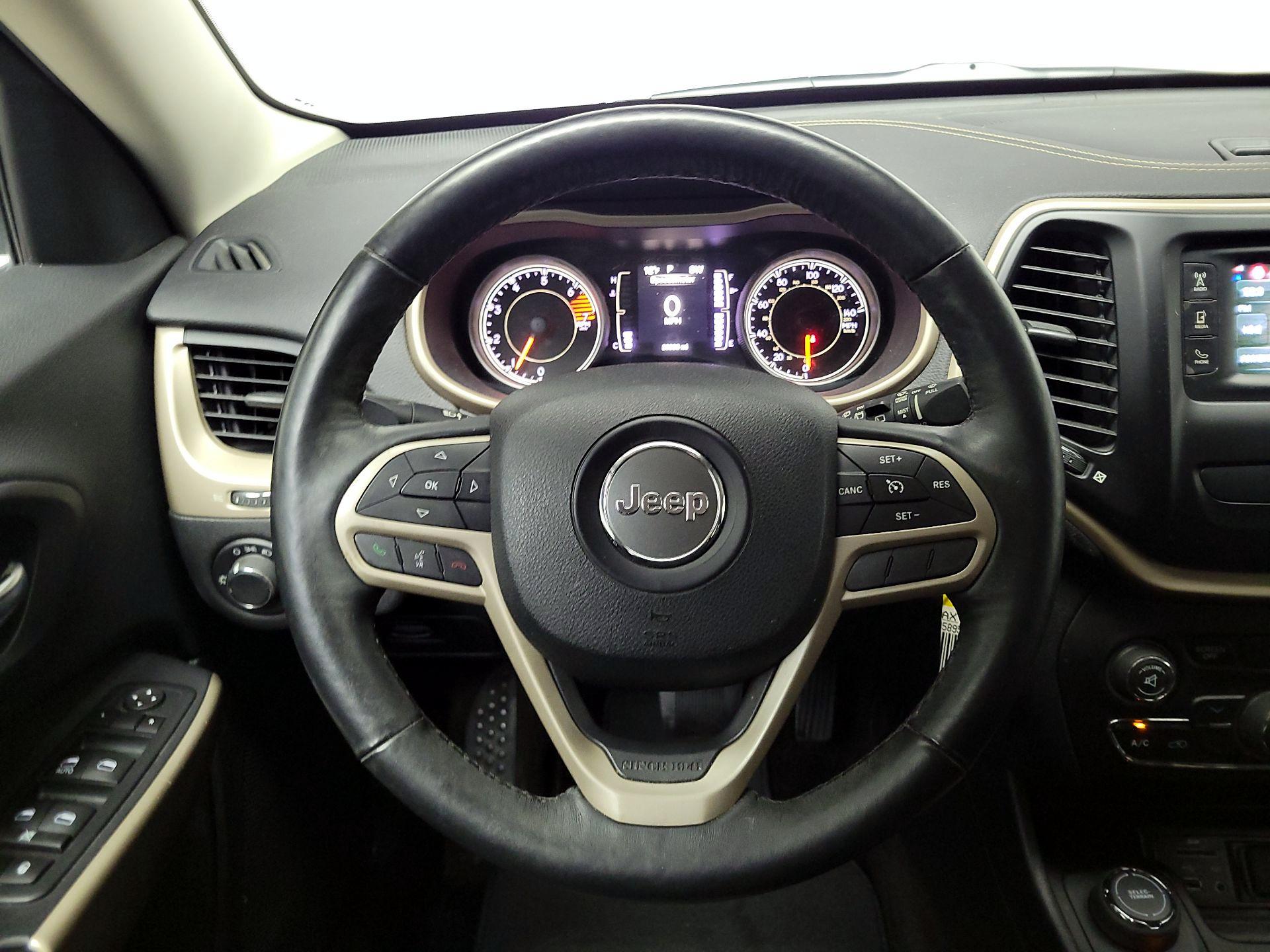 Thumbnail: 2017 Jeep Cherokee - 10