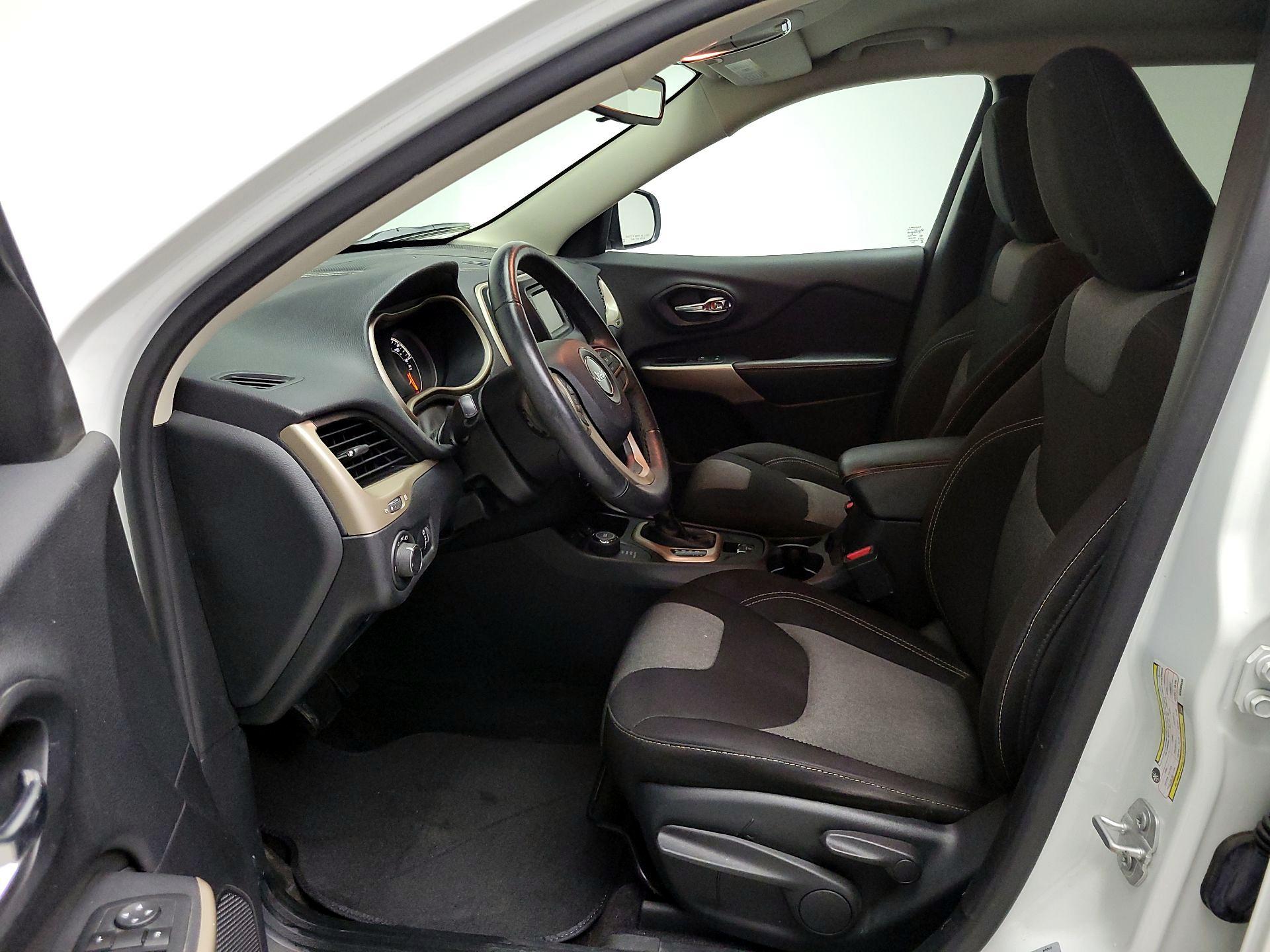 Thumbnail: 2017 Jeep Cherokee - 11