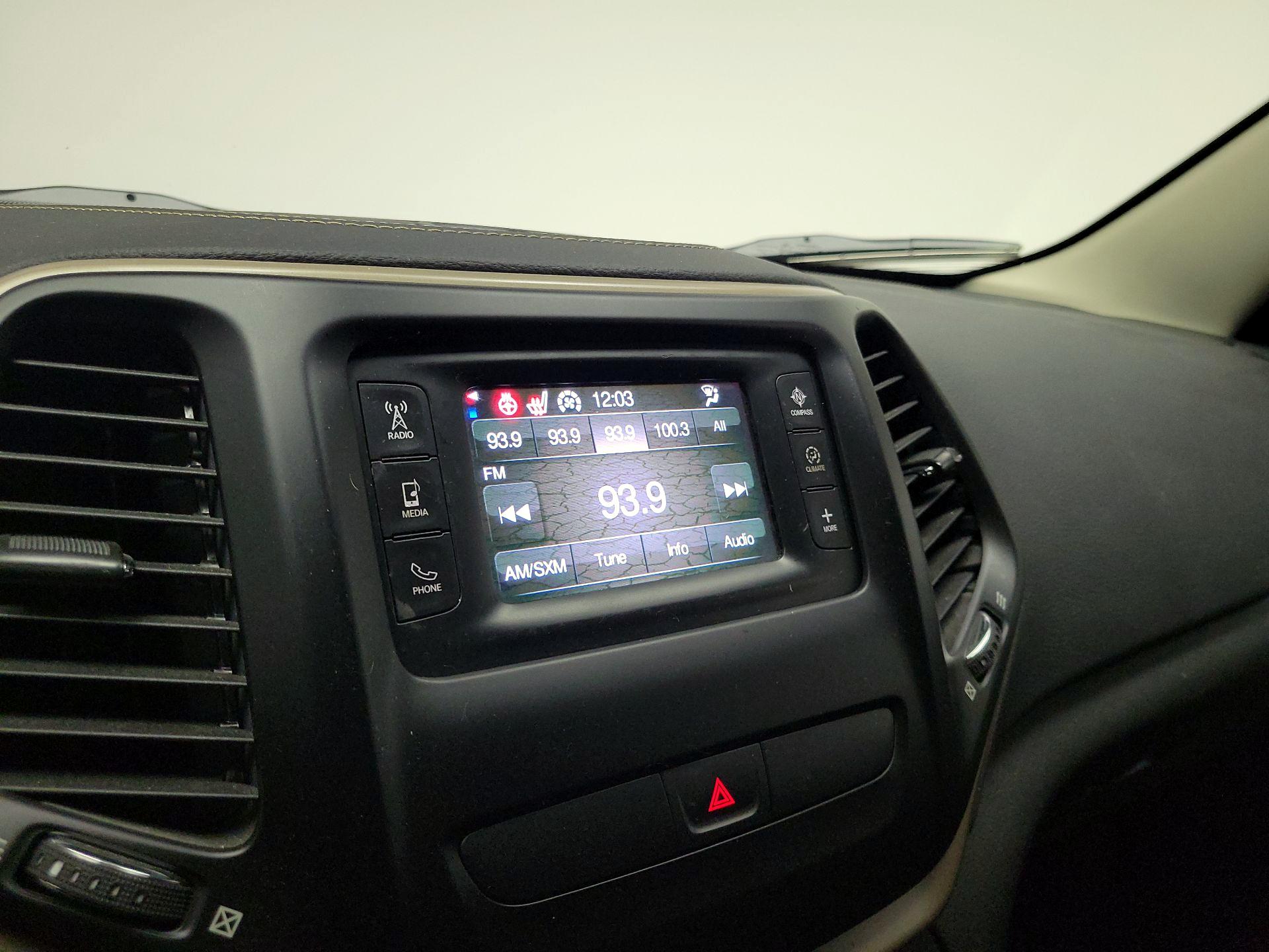 Thumbnail: 2017 Jeep Cherokee - 14